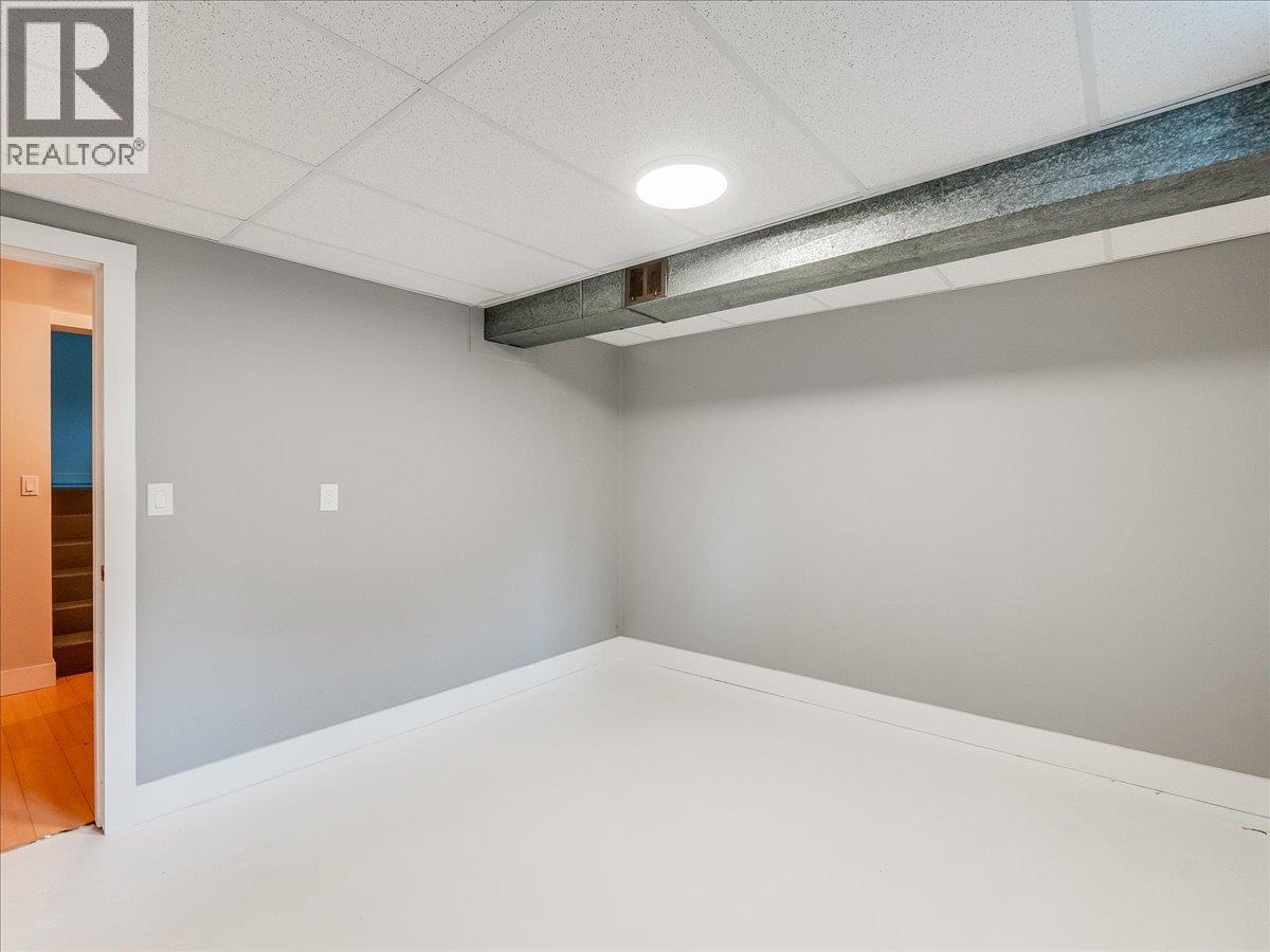 806 10th Street, Castlegar, British Columbia  V1N 2H8 - Photo 32 - 10389575