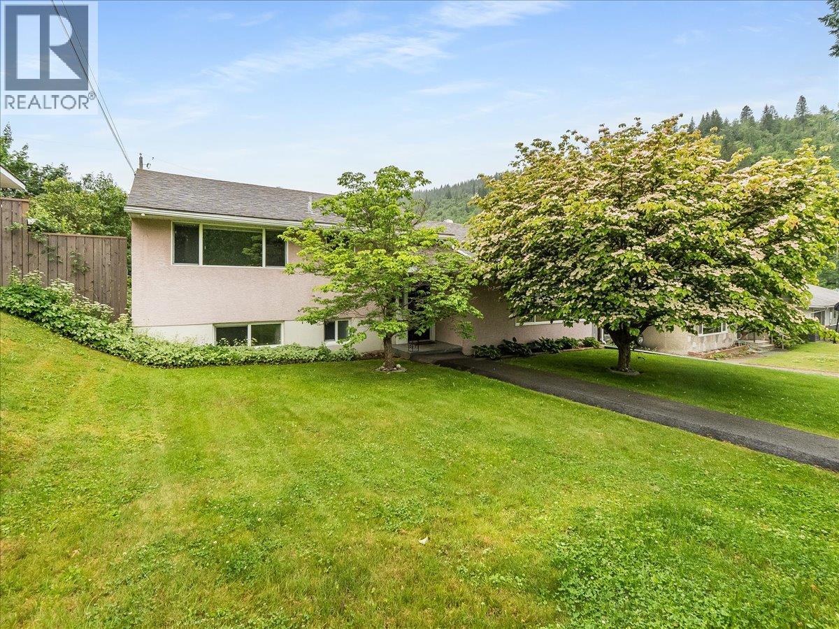 806 10th Street, Castlegar, British Columbia  V1N 2H8 - Photo 42 - 10389575