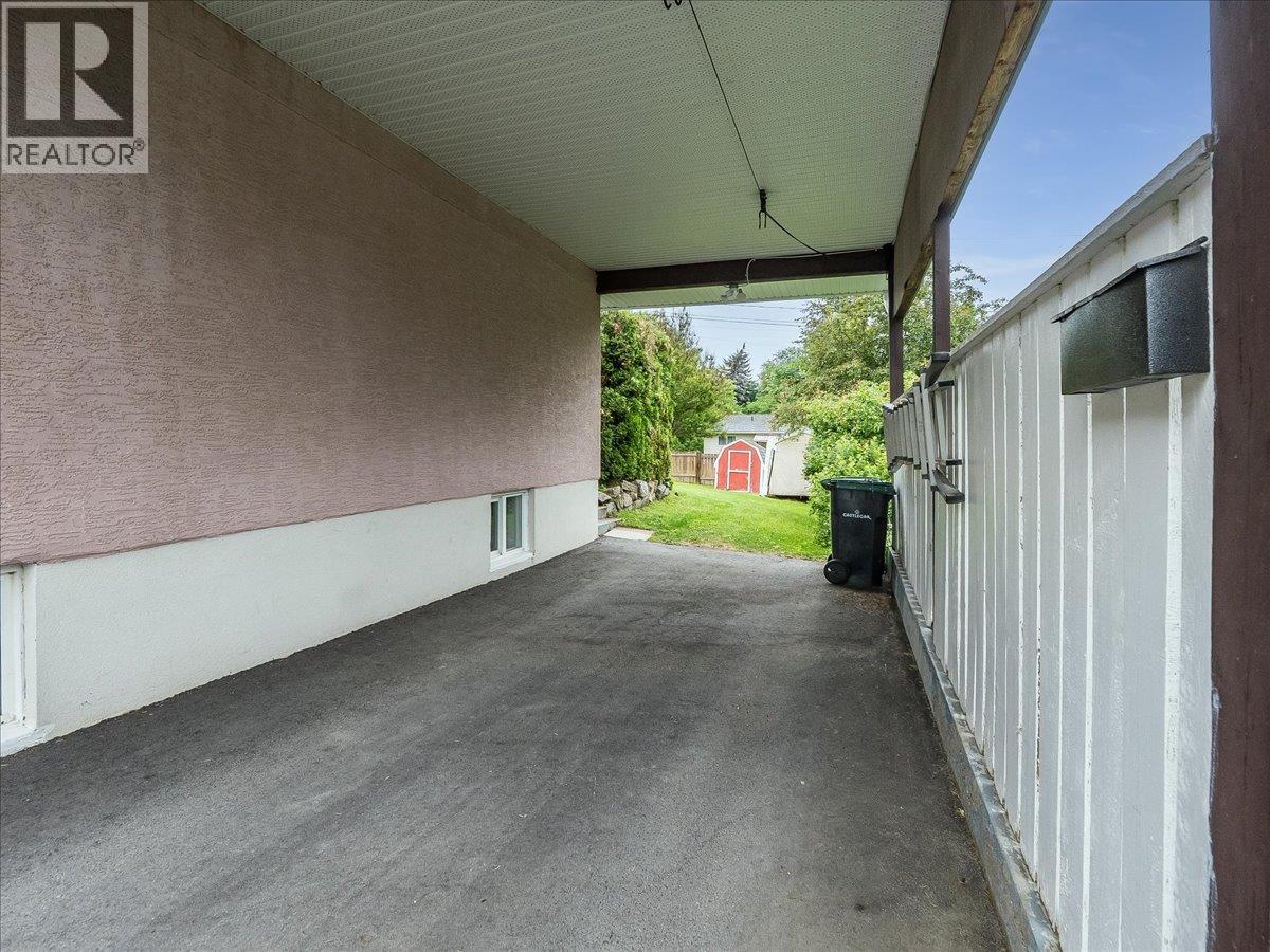 806 10th Street, Castlegar, British Columbia  V1N 2H8 - Photo 44 - 10389575