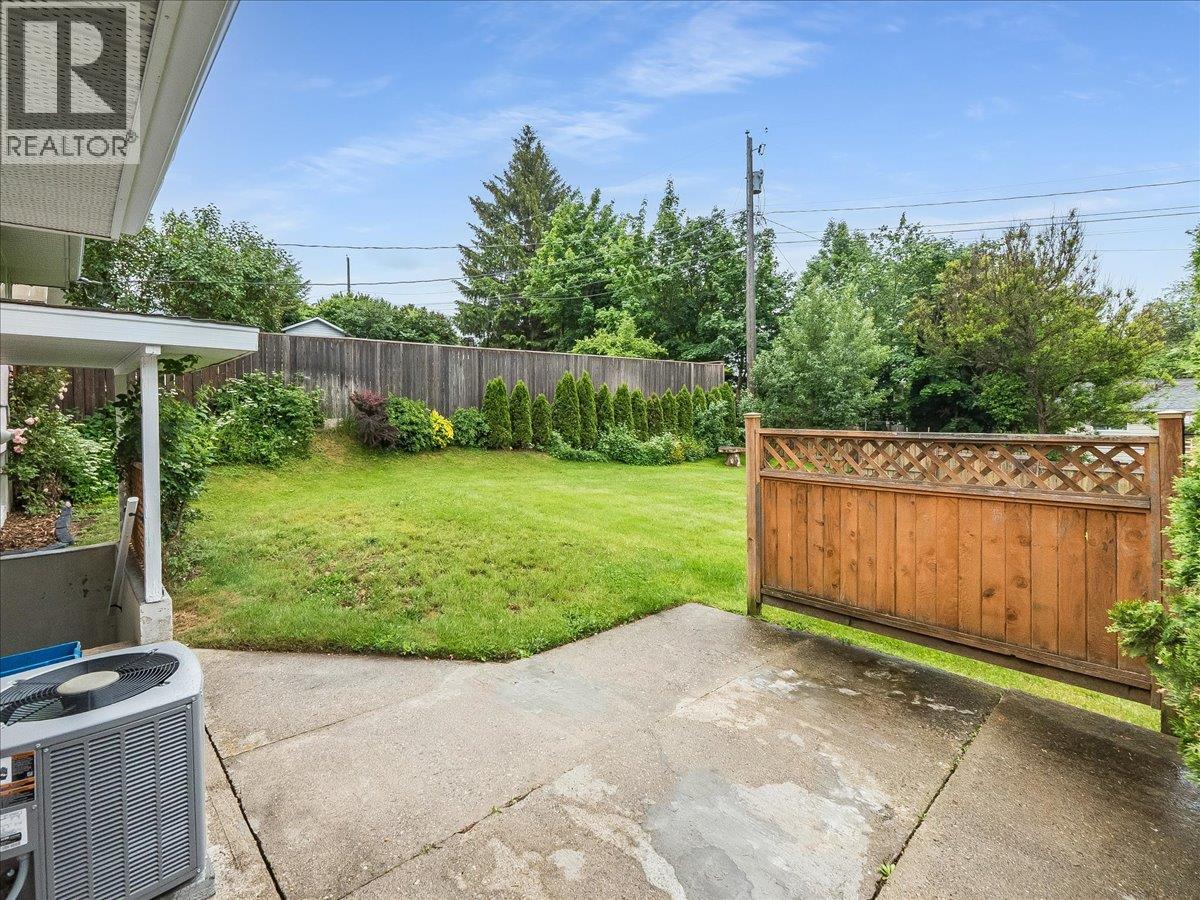 806 10th Street, Castlegar, British Columbia  V1N 2H8 - Photo 48 - 10389575