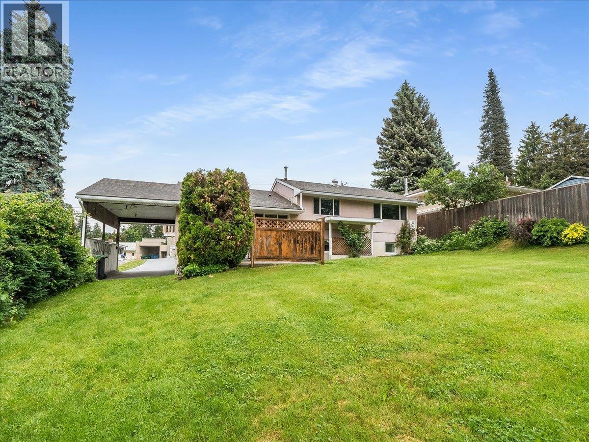 806 10th Street, Castlegar, British Columbia  V1N 2H8 - Photo 49 - 10389575