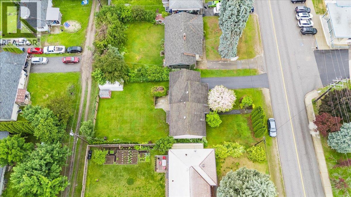 806 10th Street, Castlegar, British Columbia  V1N 2H8 - Photo 52 - 10389575