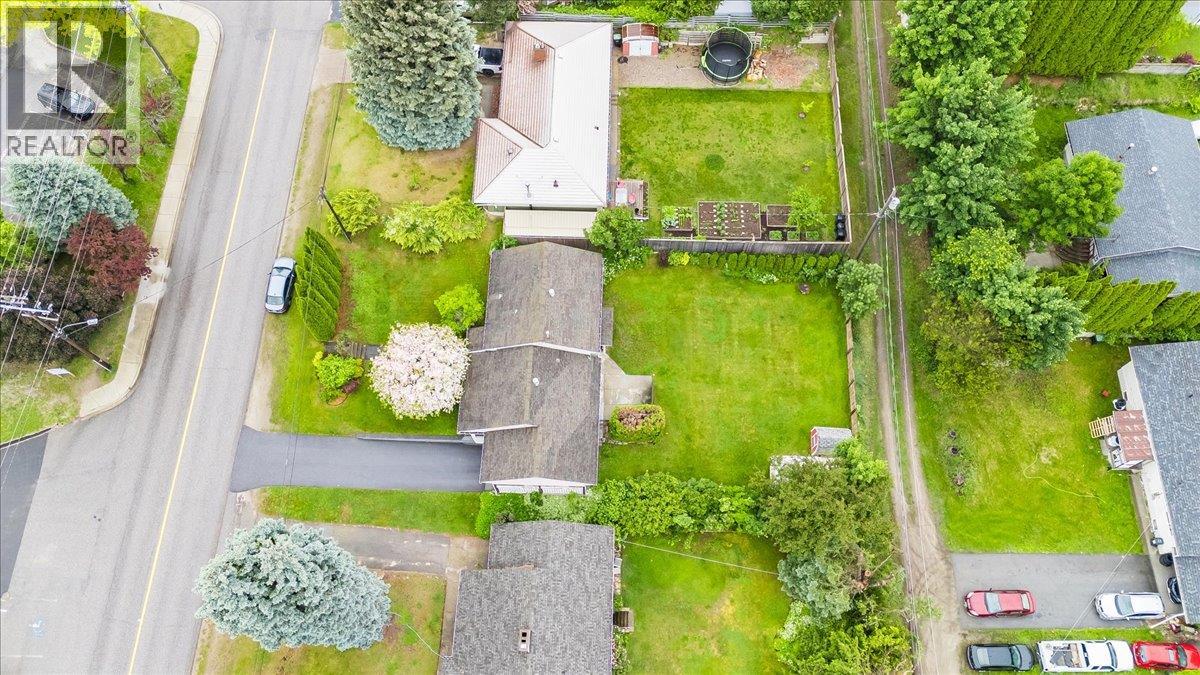 806 10th Street, Castlegar, British Columbia  V1N 2H8 - Photo 53 - 10389575