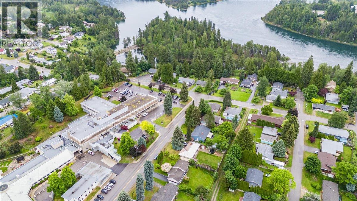 806 10th Street, Castlegar, British Columbia  V1N 2H8 - Photo 55 - 10389575