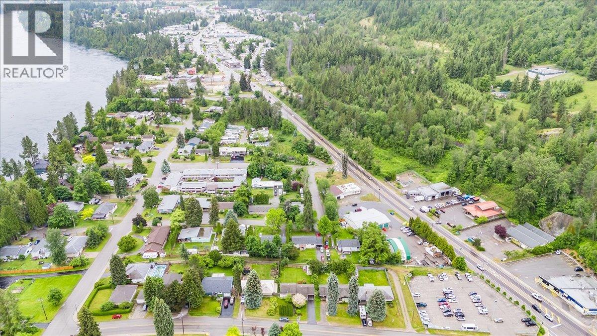 806 10th Street, Castlegar, British Columbia  V1N 2H8 - Photo 57 - 10389575