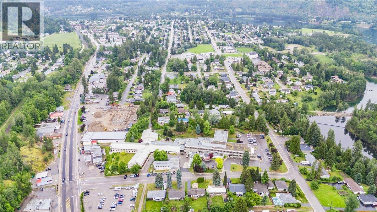 806 10th Street, Castlegar, British Columbia  V1N 2H8 - Photo 59 - 10389575