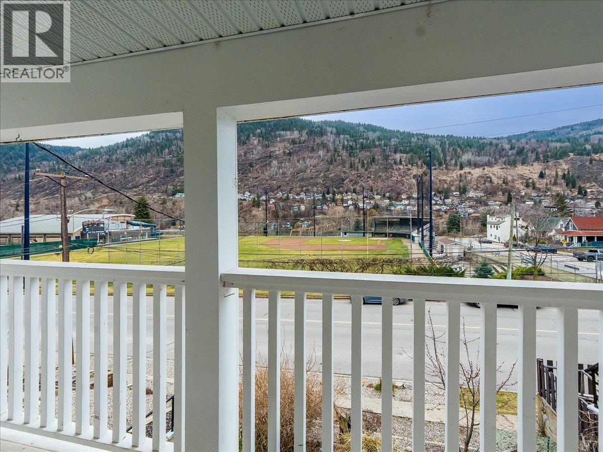 1767 Second Avenue, Trail, British Columbia  V1R 1M6 - Photo 44 - 10389674