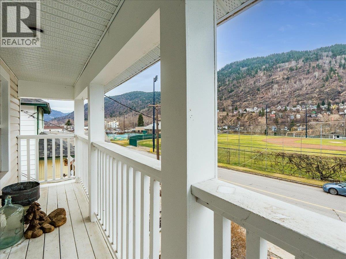 1767 Second Avenue, Trail, British Columbia  V1R 1M6 - Photo 45 - 10389674