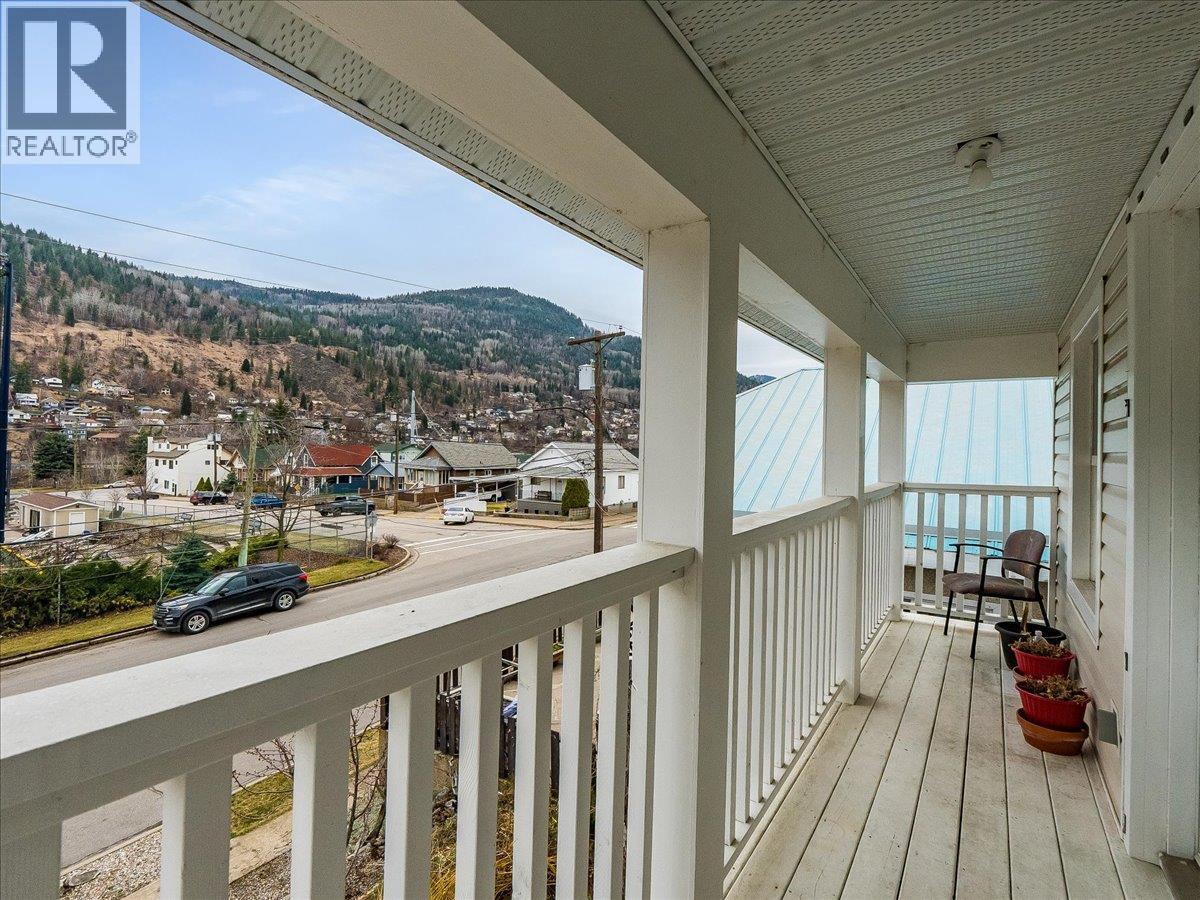 1767 Second Avenue, Trail, British Columbia  V1R 1M6 - Photo 7 - 10389674