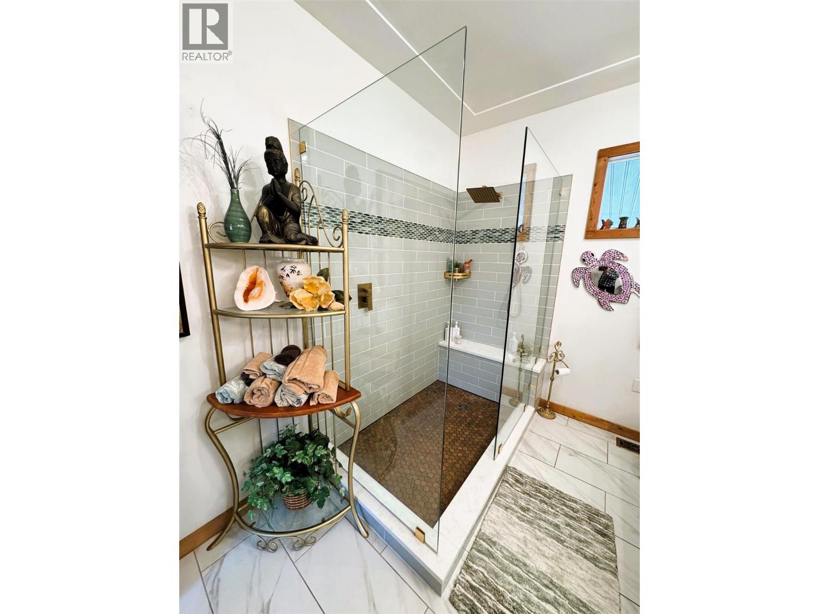 2200 Almond Gardens Road, Grand Forks, British Columbia  V0H 1H4 - Photo 8 - 10389909