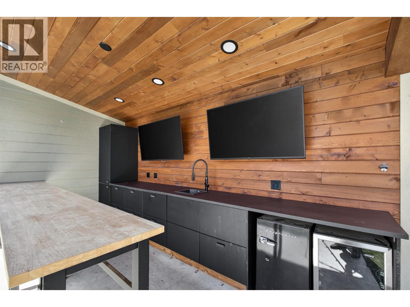4588 Raymer Road, Kelowna, British Columbia  V1W 1H9 - Photo 42 - 10389672