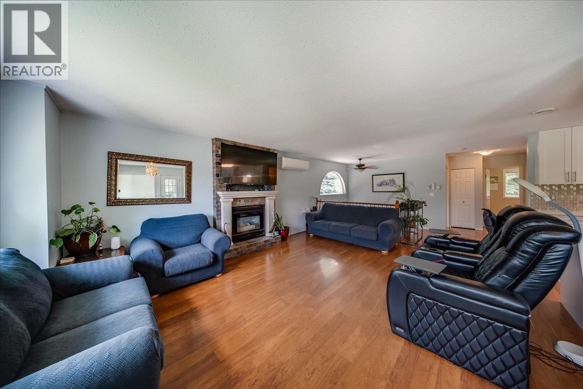 1545 Columbia Road, Ootischenia, British Columbia  V1N 4L6 - Photo 11 - 10389292