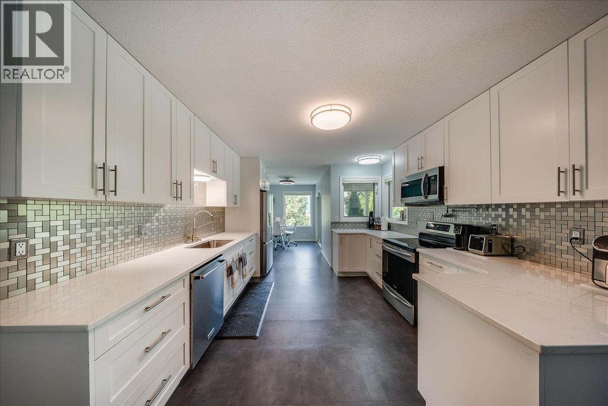 1545 Columbia Road, Ootischenia, British Columbia  V1N 4L6 - Photo 12 - 10389292