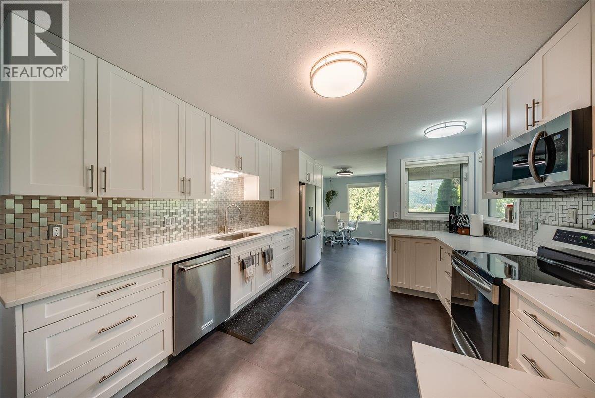 1545 Columbia Road, Ootischenia, British Columbia  V1N 4L6 - Photo 13 - 10389292