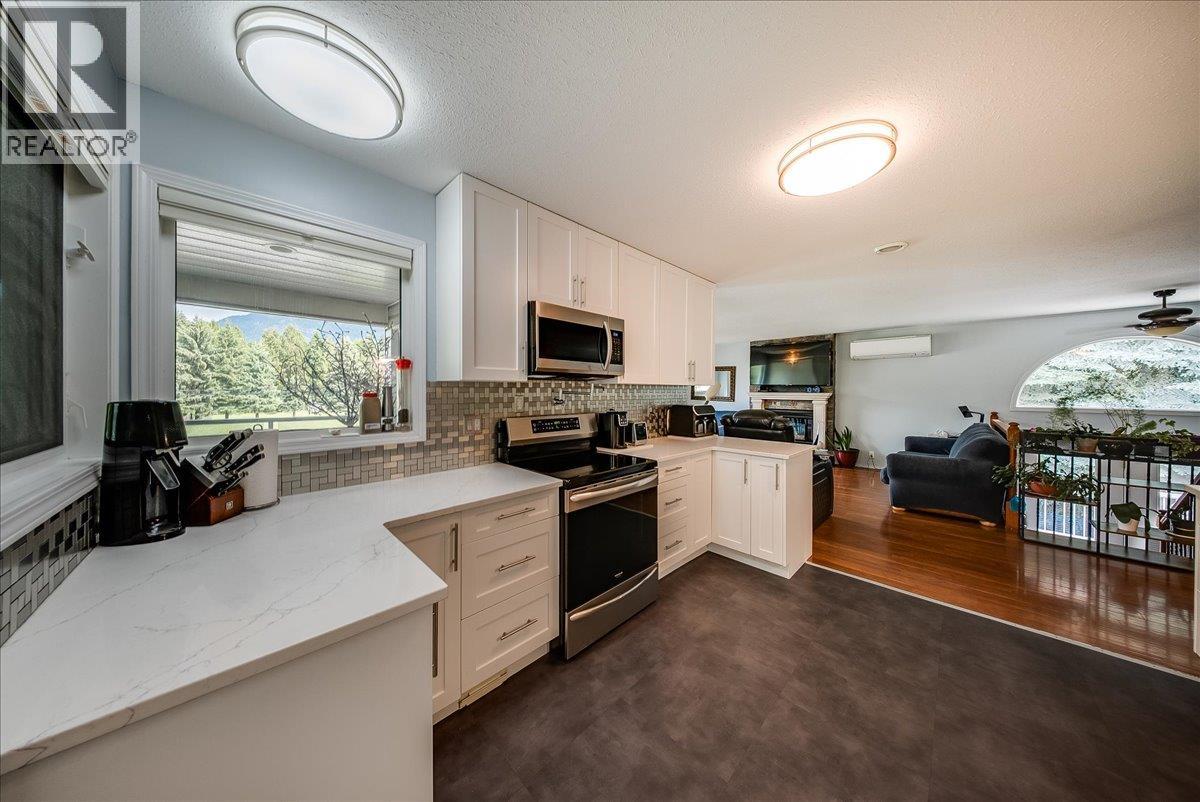 1545 Columbia Road, Ootischenia, British Columbia  V1N 4L6 - Photo 17 - 10389292