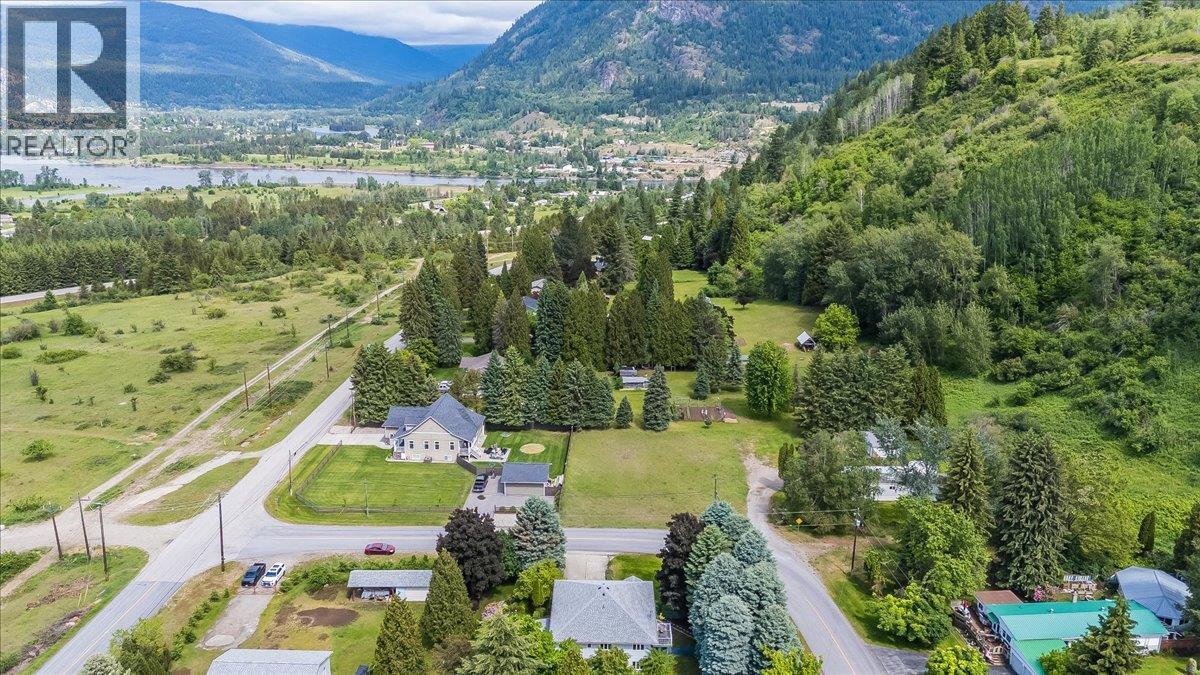 1545 Columbia Road, Ootischenia, British Columbia  V1N 4L6 - Photo 53 - 10389292