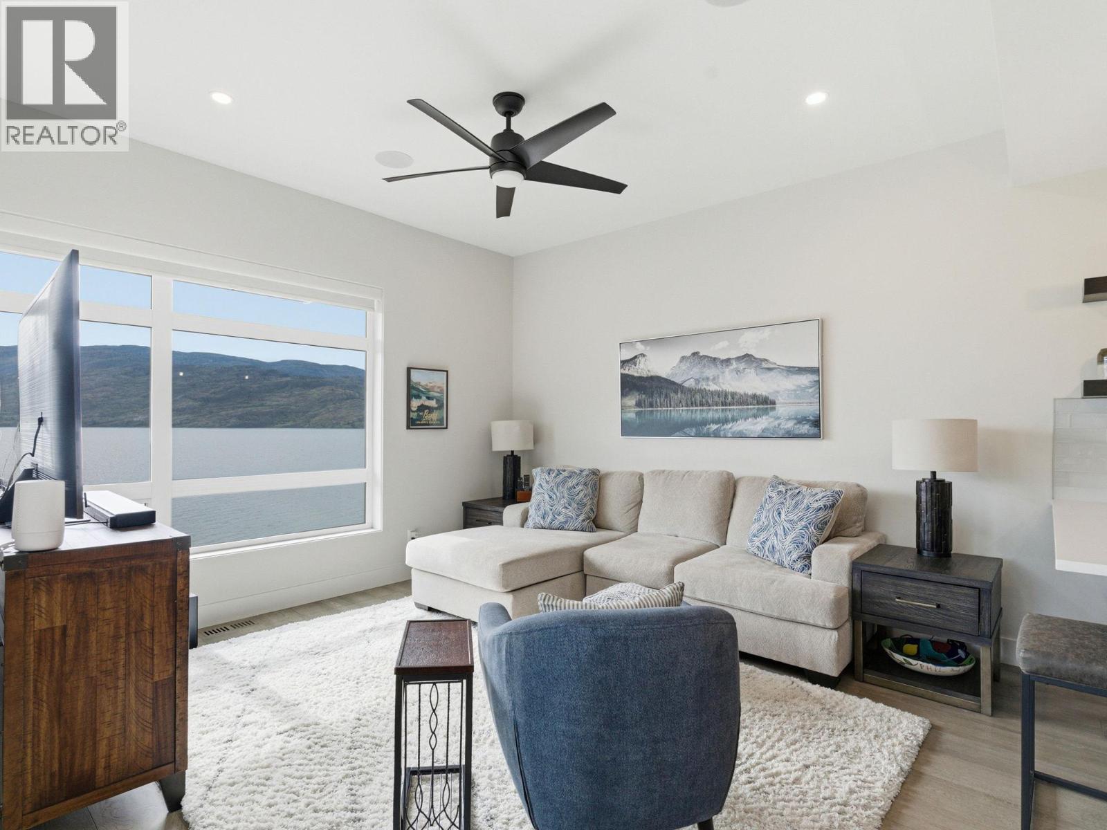 5975 Princess Street, Peachland, British Columbia  V0H 1X7 - Photo 3 - 10389757