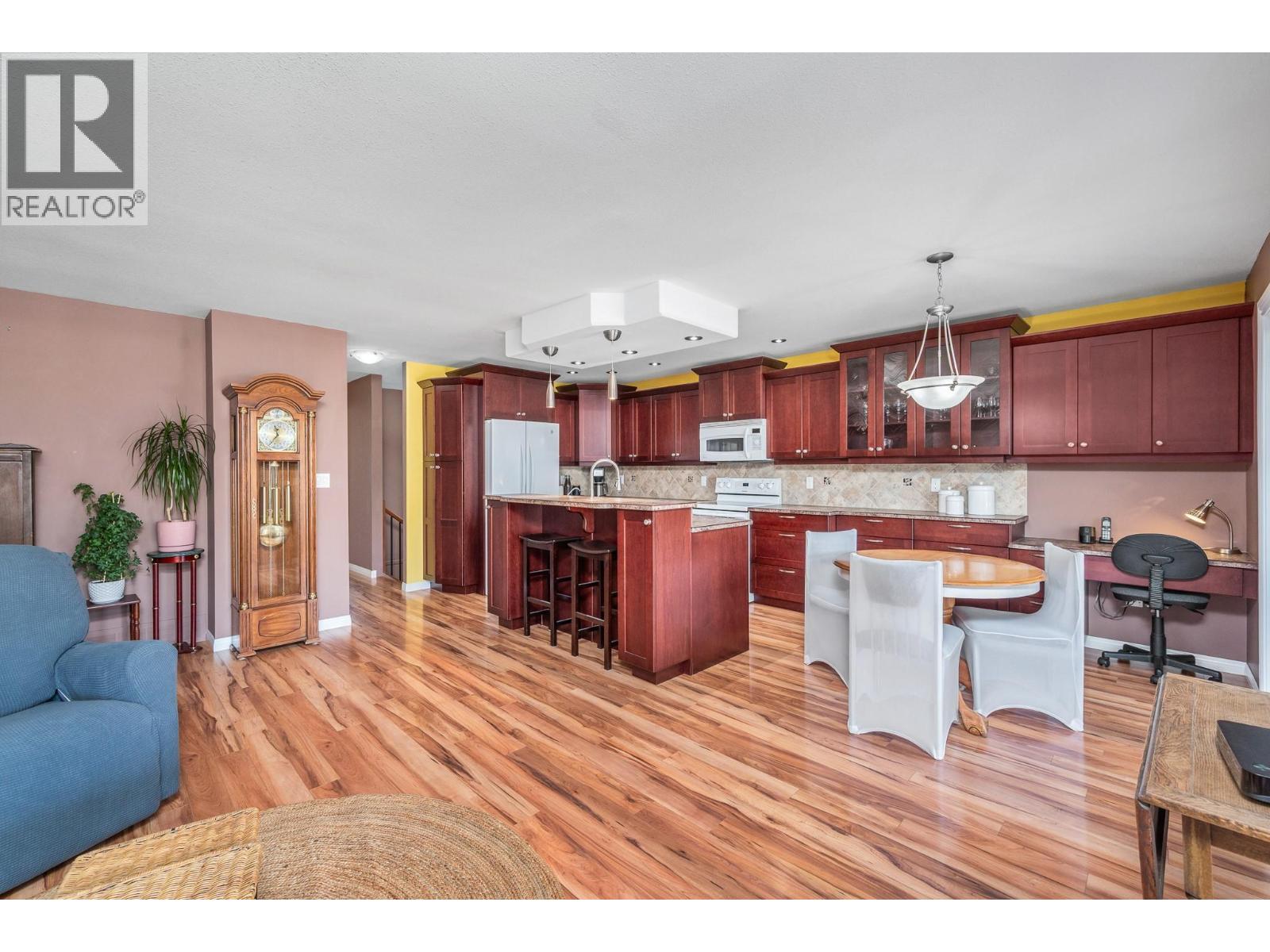 6777 Longacre Drive, Vernon, British Columbia  V1H 1J1 - Photo 10 - 10387562