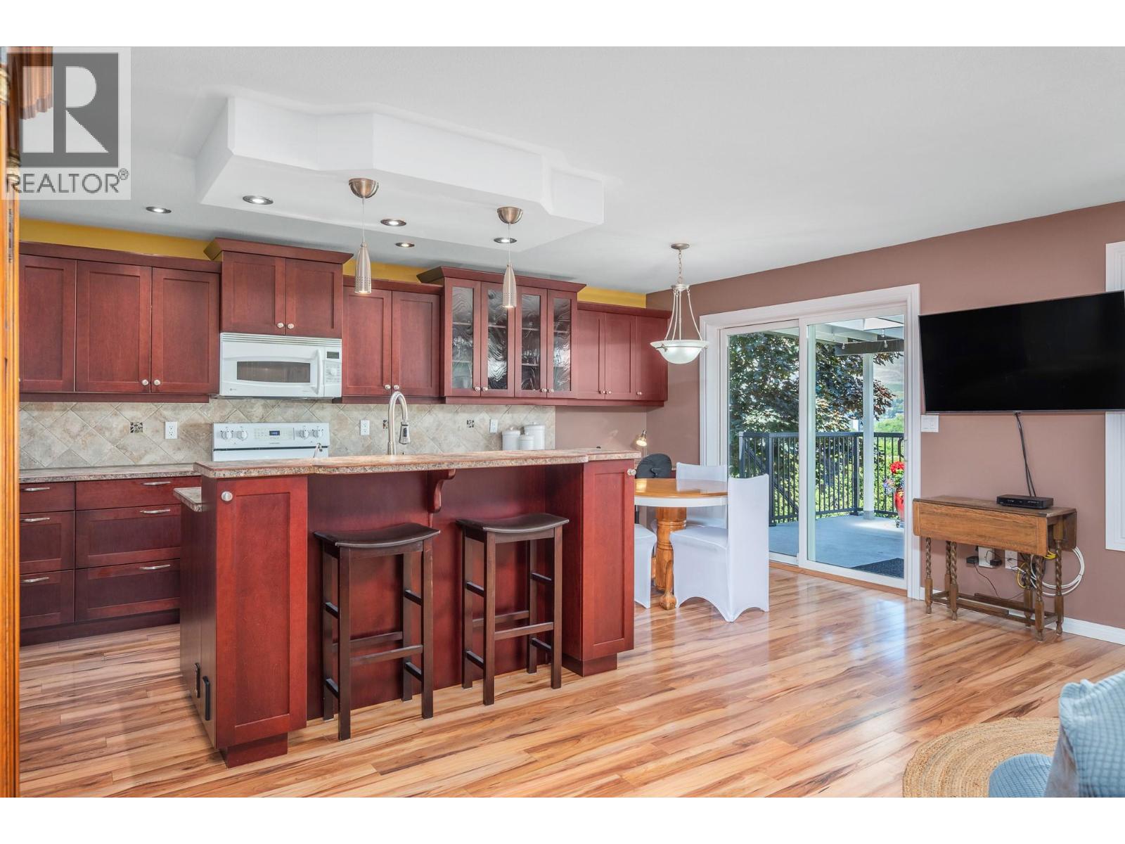 6777 Longacre Drive, Vernon, British Columbia  V1H 1J1 - Photo 9 - 10387562
