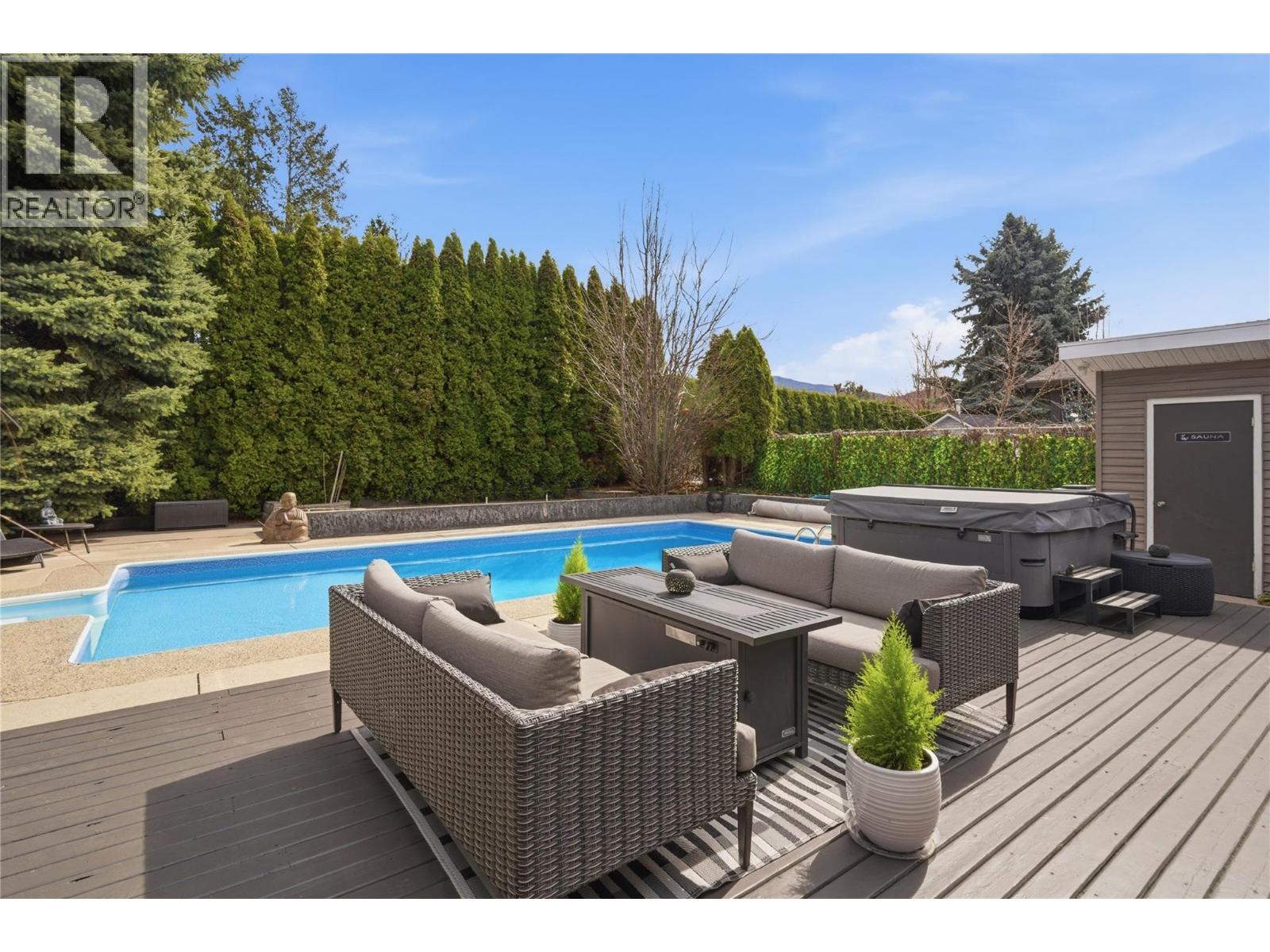 4337 Dunvegan Court, Kelowna, British Columbia  V1W 2L6 - Photo 1 - 10389854