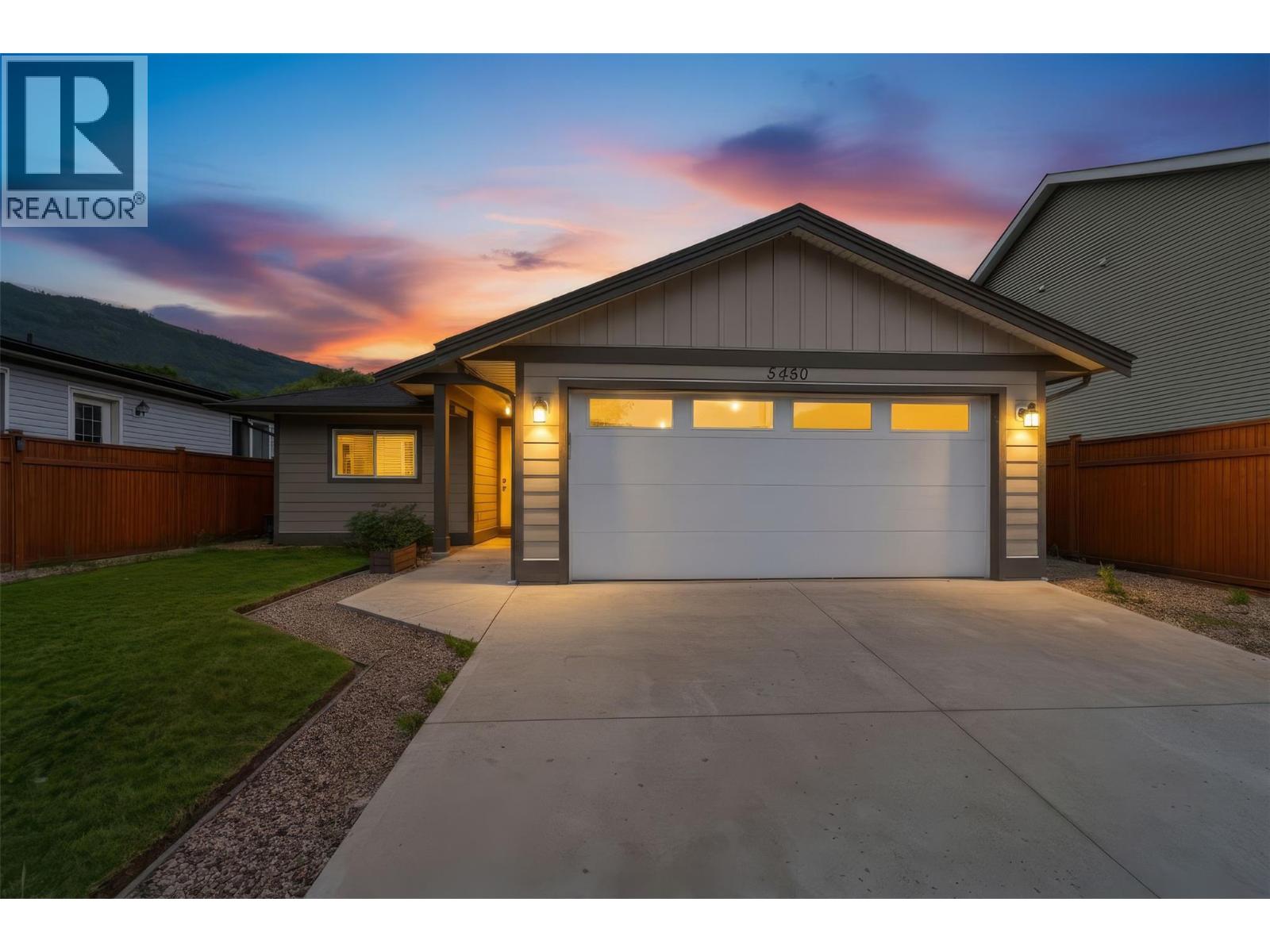 5480 Canoe Beach Drive Ne, Salmon Arm, British Columbia  V1E 2M5 - Photo 1 - 10389582