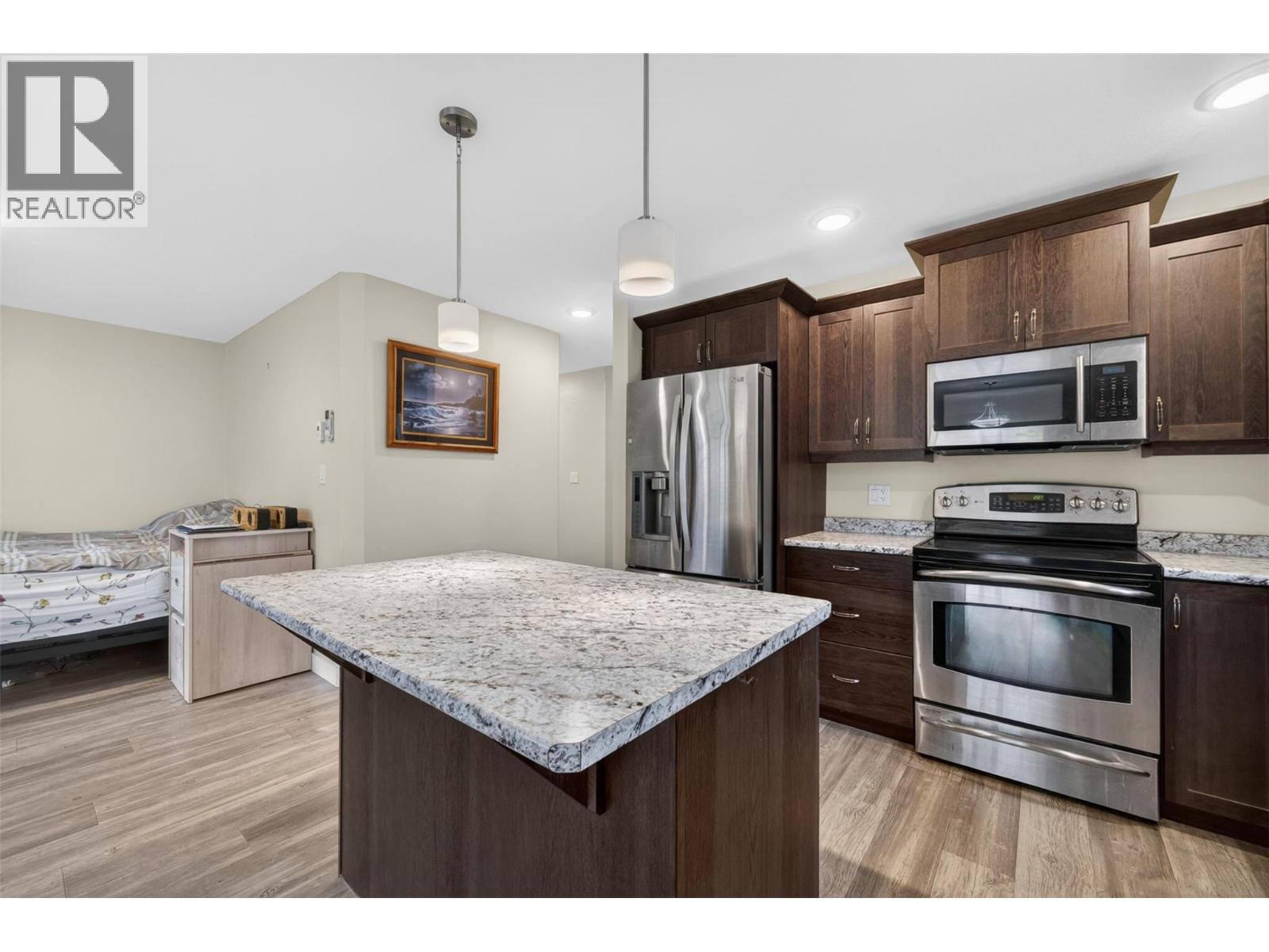 5480 Canoe Beach Drive Ne, Salmon Arm, British Columbia  V1E 2M5 - Photo 10 - 10389582