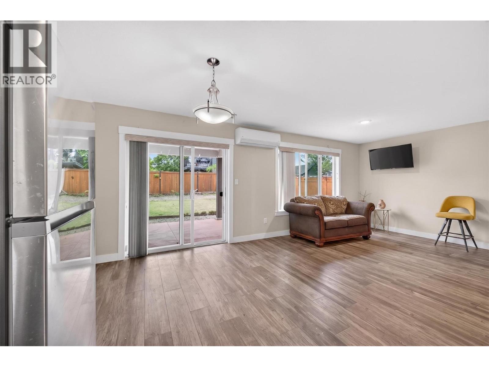 5480 Canoe Beach Drive Ne, Salmon Arm, British Columbia  V1E 2M5 - Photo 12 - 10389582