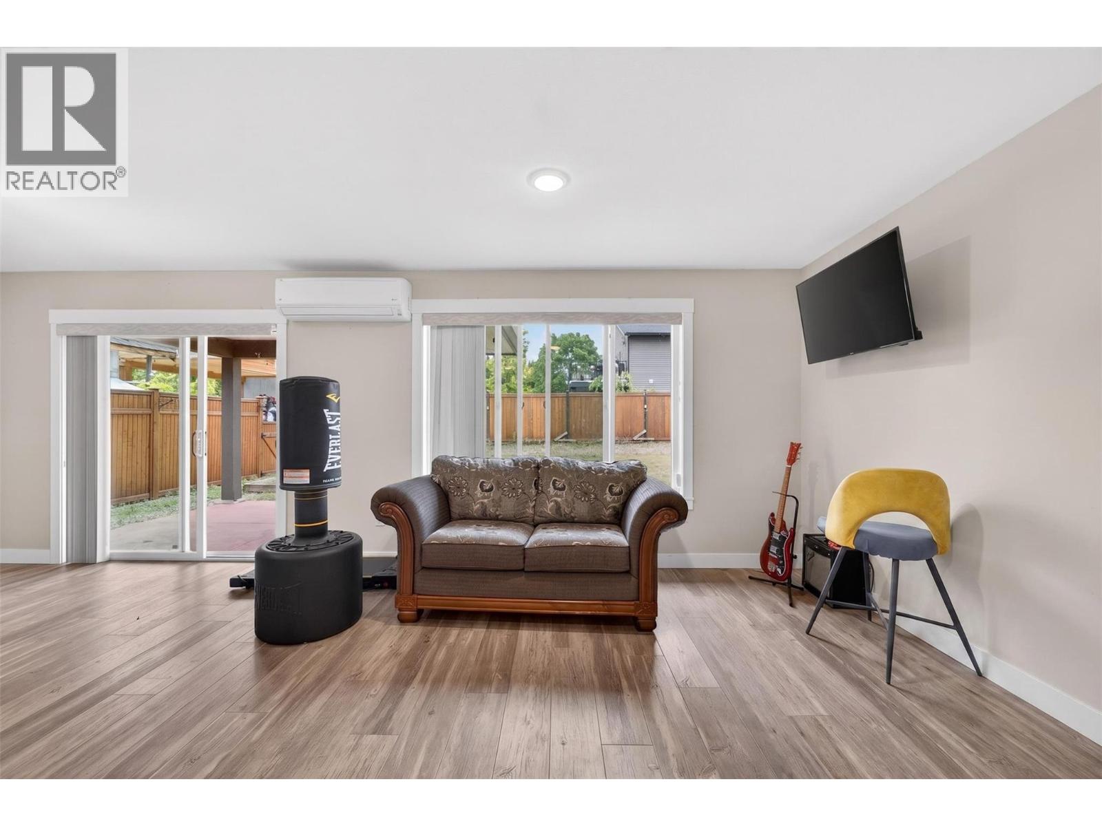 5480 Canoe Beach Drive Ne, Salmon Arm, British Columbia  V1E 2M5 - Photo 14 - 10389582