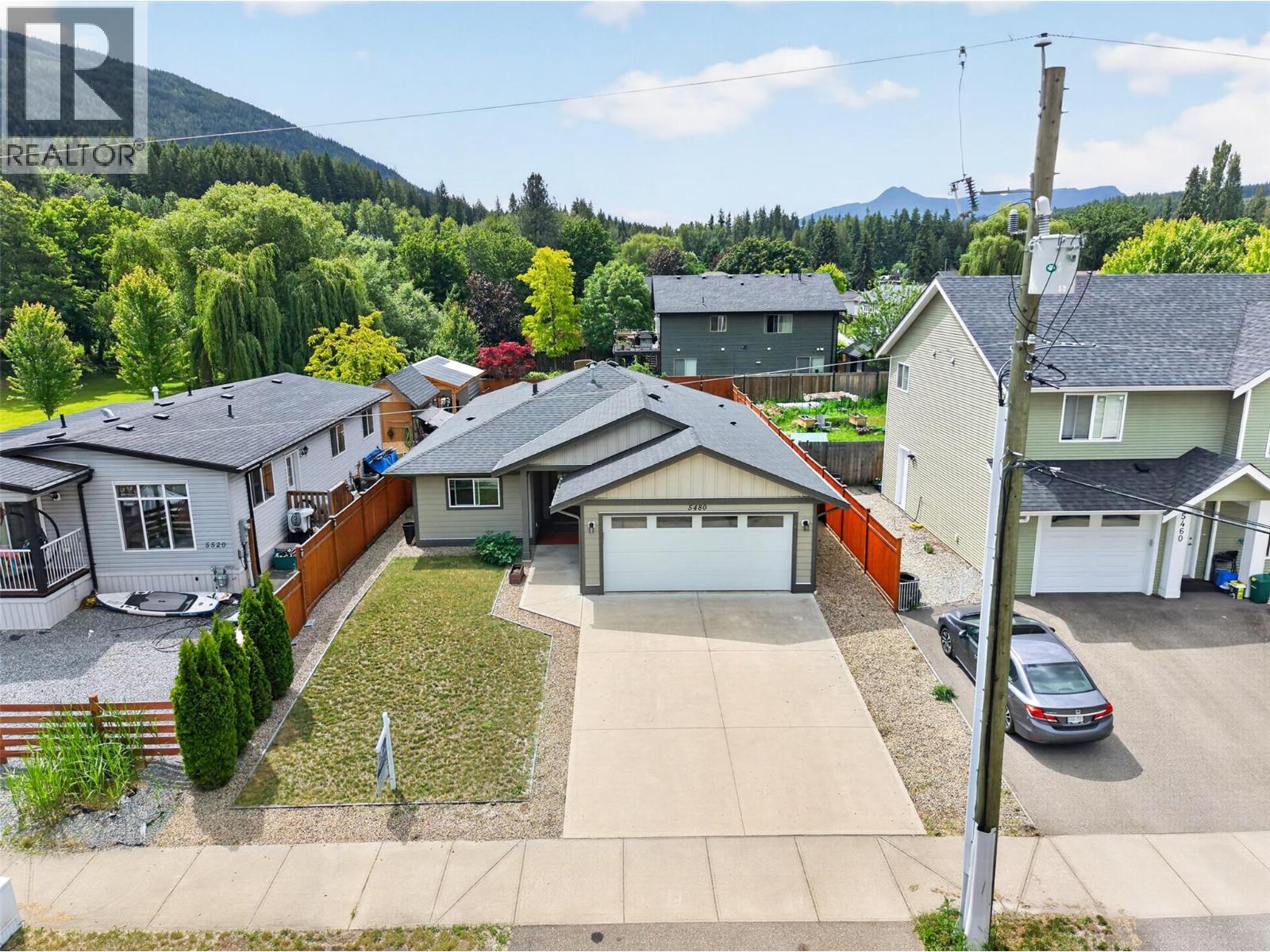 5480 Canoe Beach Drive Ne, Salmon Arm, British Columbia  V1E 2M5 - Photo 3 - 10389582