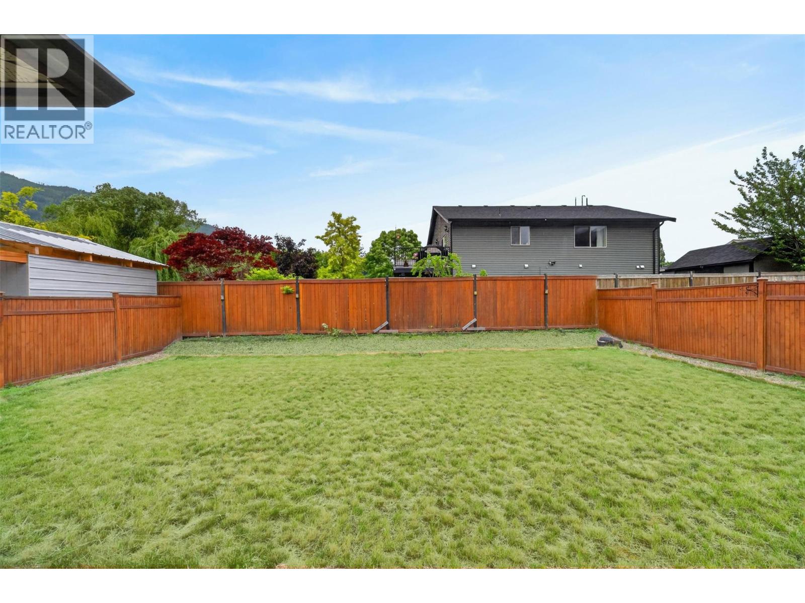 5480 Canoe Beach Drive Ne, Salmon Arm, British Columbia  V1E 2M5 - Photo 37 - 10389582