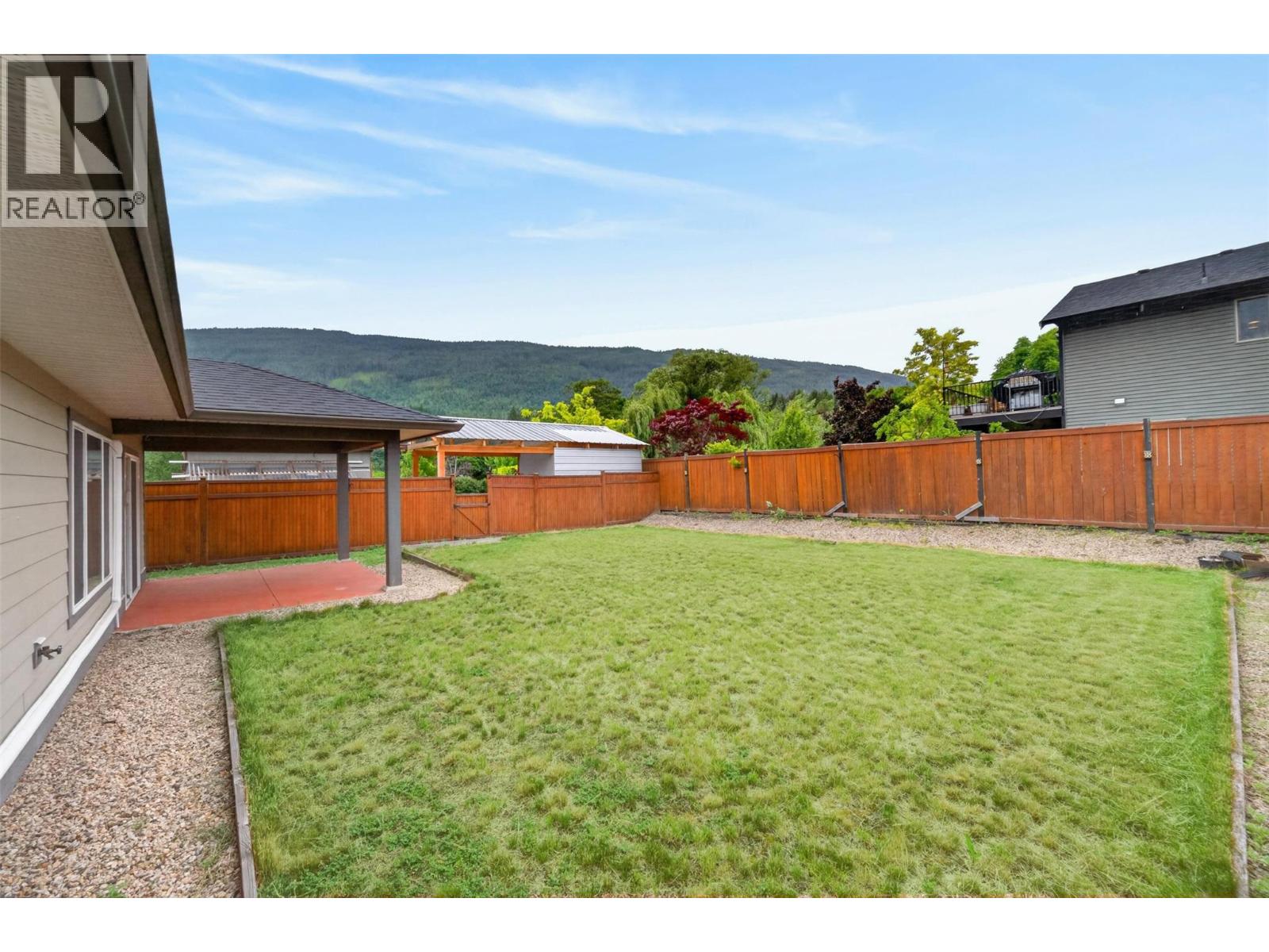 5480 Canoe Beach Drive Ne, Salmon Arm, British Columbia  V1E 2M5 - Photo 38 - 10389582