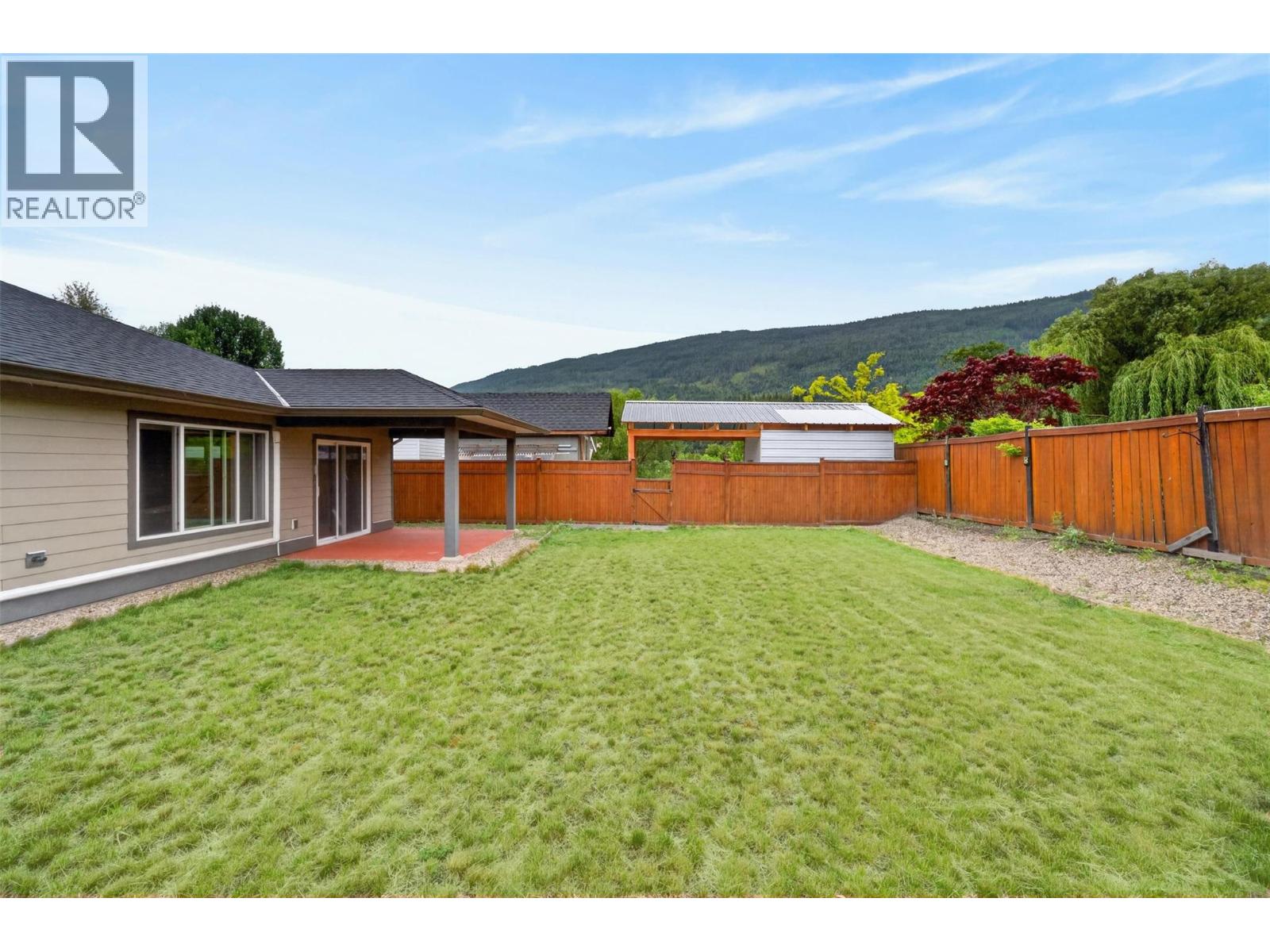 5480 Canoe Beach Drive Ne, Salmon Arm, British Columbia  V1E 2M5 - Photo 40 - 10389582