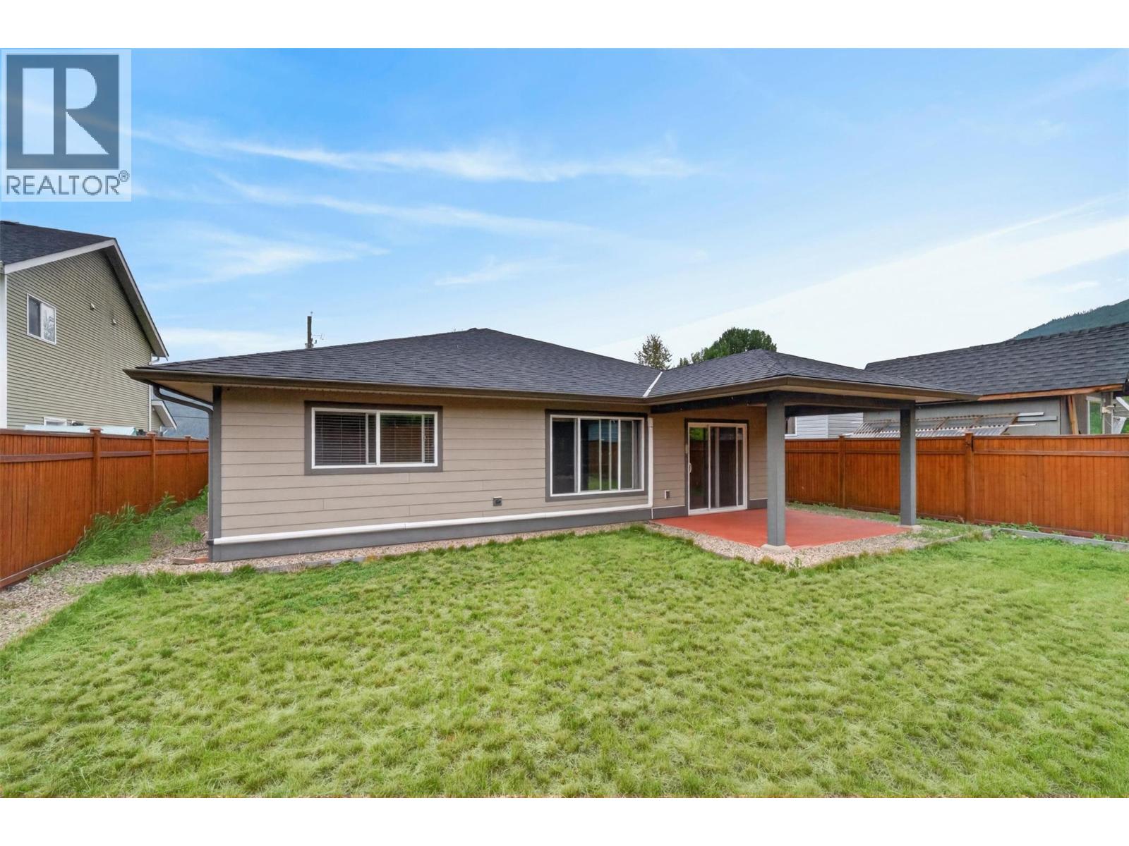 5480 Canoe Beach Drive Ne, Salmon Arm, British Columbia  V1E 2M5 - Photo 41 - 10389582