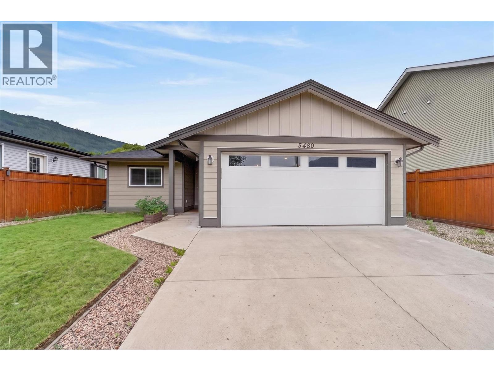 5480 Canoe Beach Drive Ne, Salmon Arm, British Columbia  V1E 2M5 - Photo 43 - 10389582