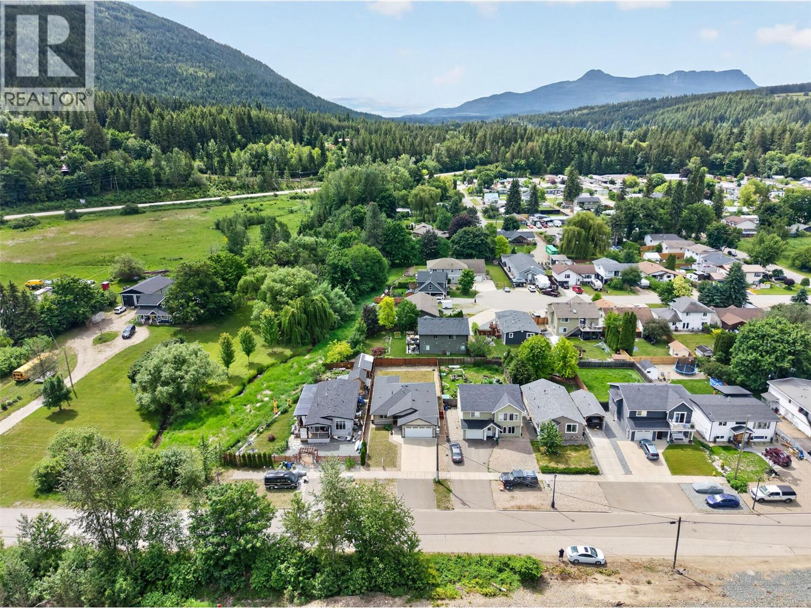 5480 Canoe Beach Drive Ne, Salmon Arm, British Columbia  V1E 2M5 - Photo 46 - 10389582