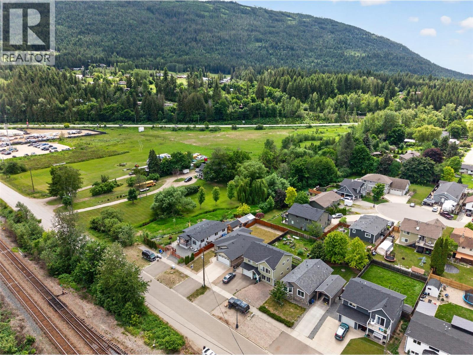 5480 Canoe Beach Drive Ne, Salmon Arm, British Columbia  V1E 2M5 - Photo 47 - 10389582