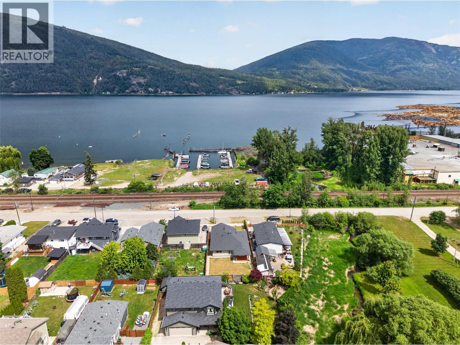 5480 Canoe Beach Drive Ne, Salmon Arm, British Columbia  V1E 2M5 - Photo 48 - 10389582
