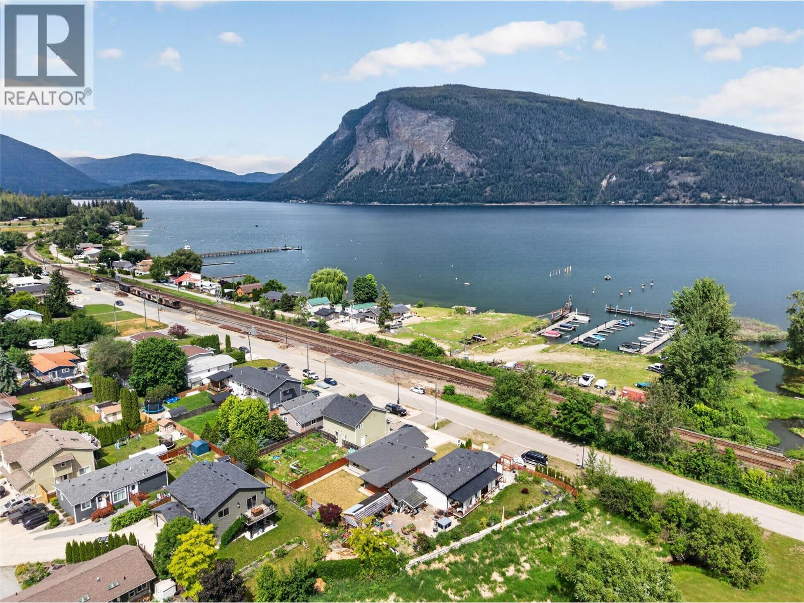 5480 Canoe Beach Drive Ne, Salmon Arm, British Columbia  V1E 2M5 - Photo 49 - 10389582