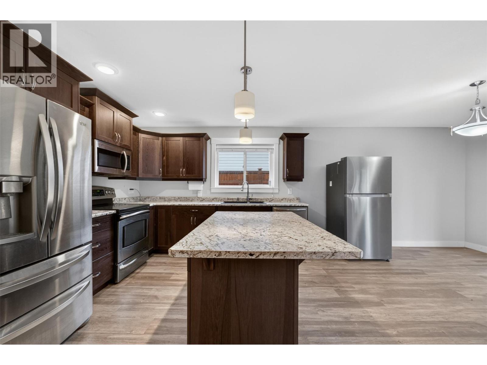 5480 Canoe Beach Drive Ne, Salmon Arm, British Columbia  V1E 2M5 - Photo 5 - 10389582