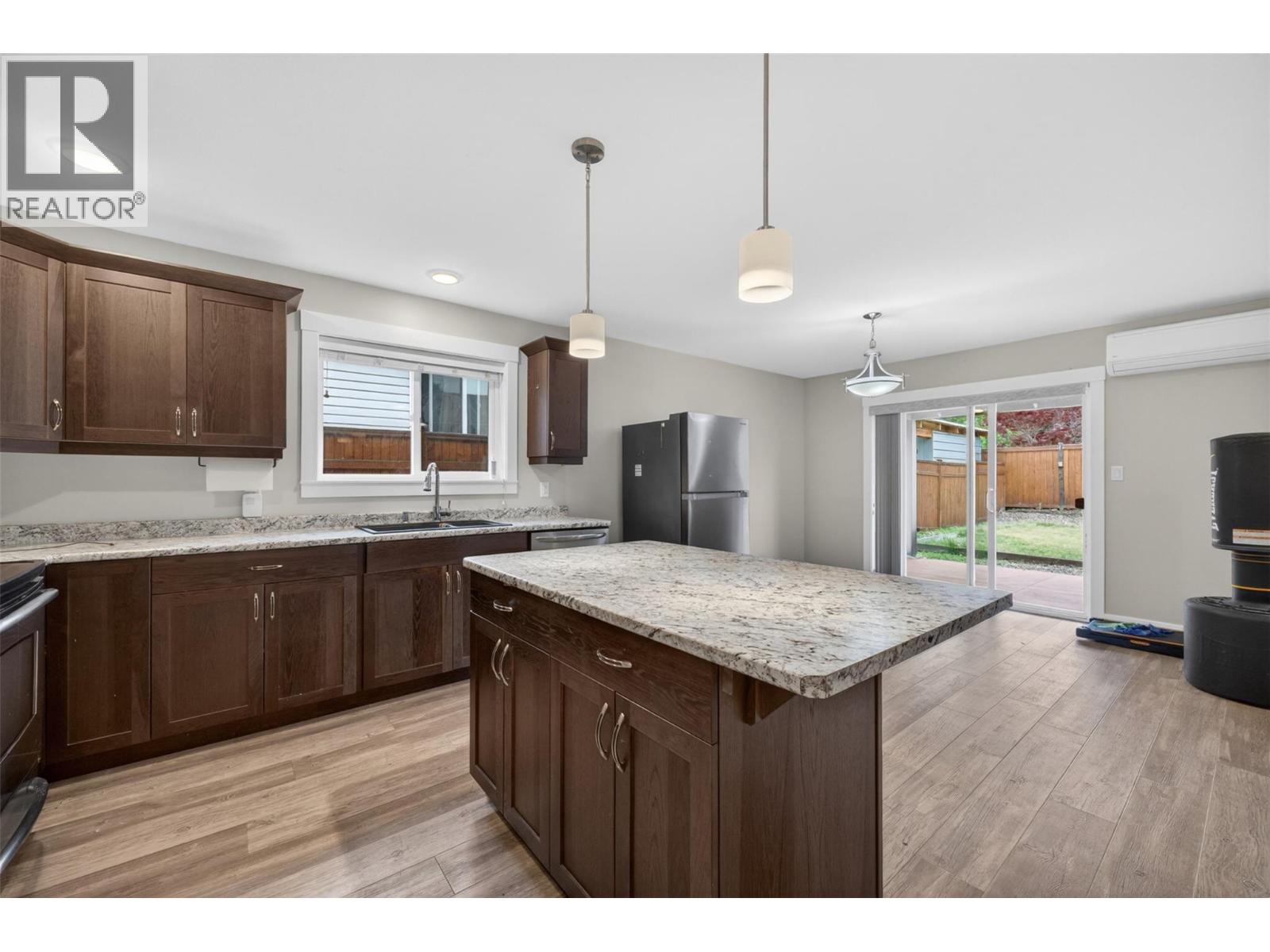 5480 Canoe Beach Drive Ne, Salmon Arm, British Columbia  V1E 2M5 - Photo 6 - 10389582