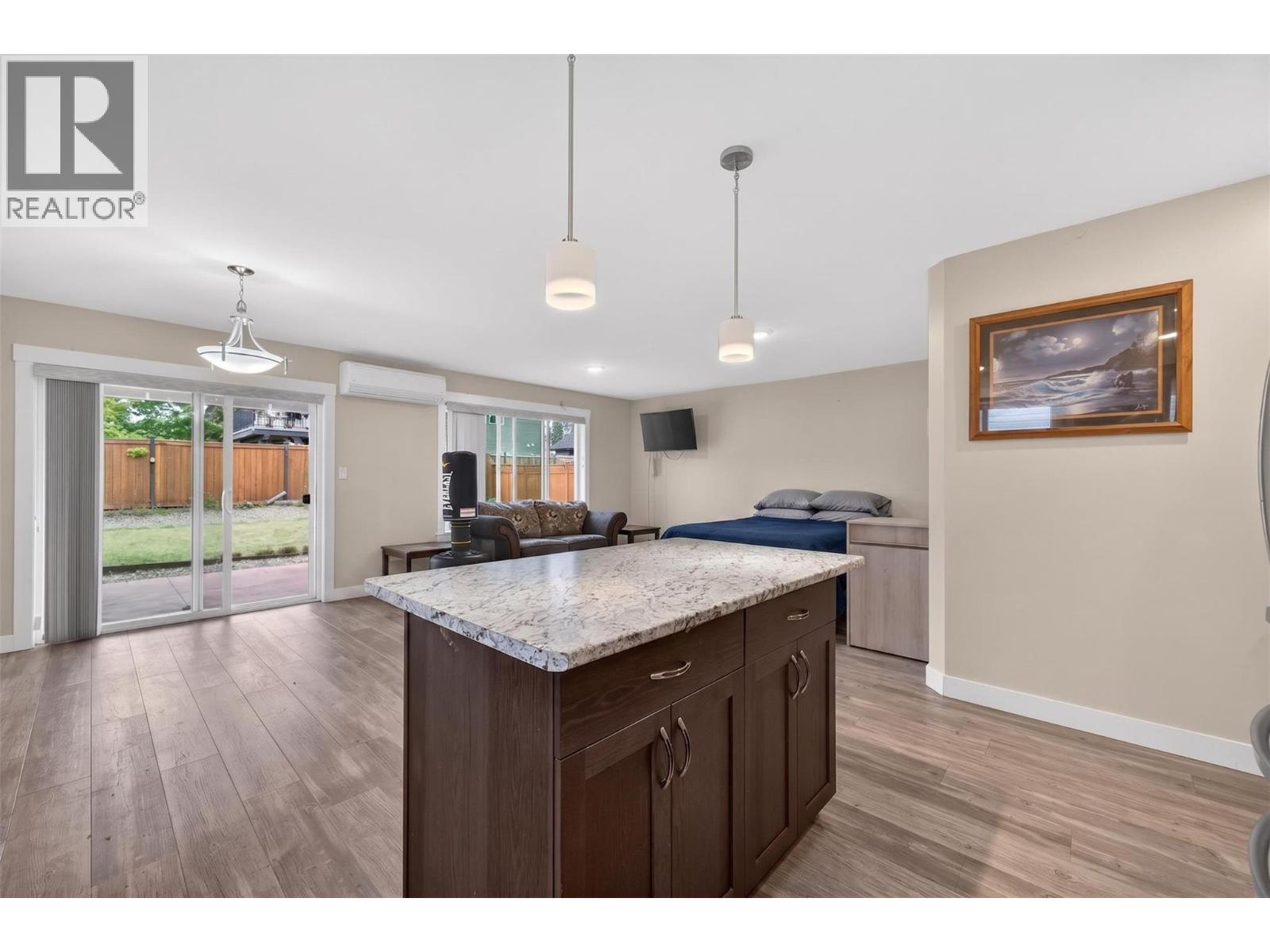 5480 Canoe Beach Drive Ne, Salmon Arm, British Columbia  V1E 2M5 - Photo 8 - 10389582
