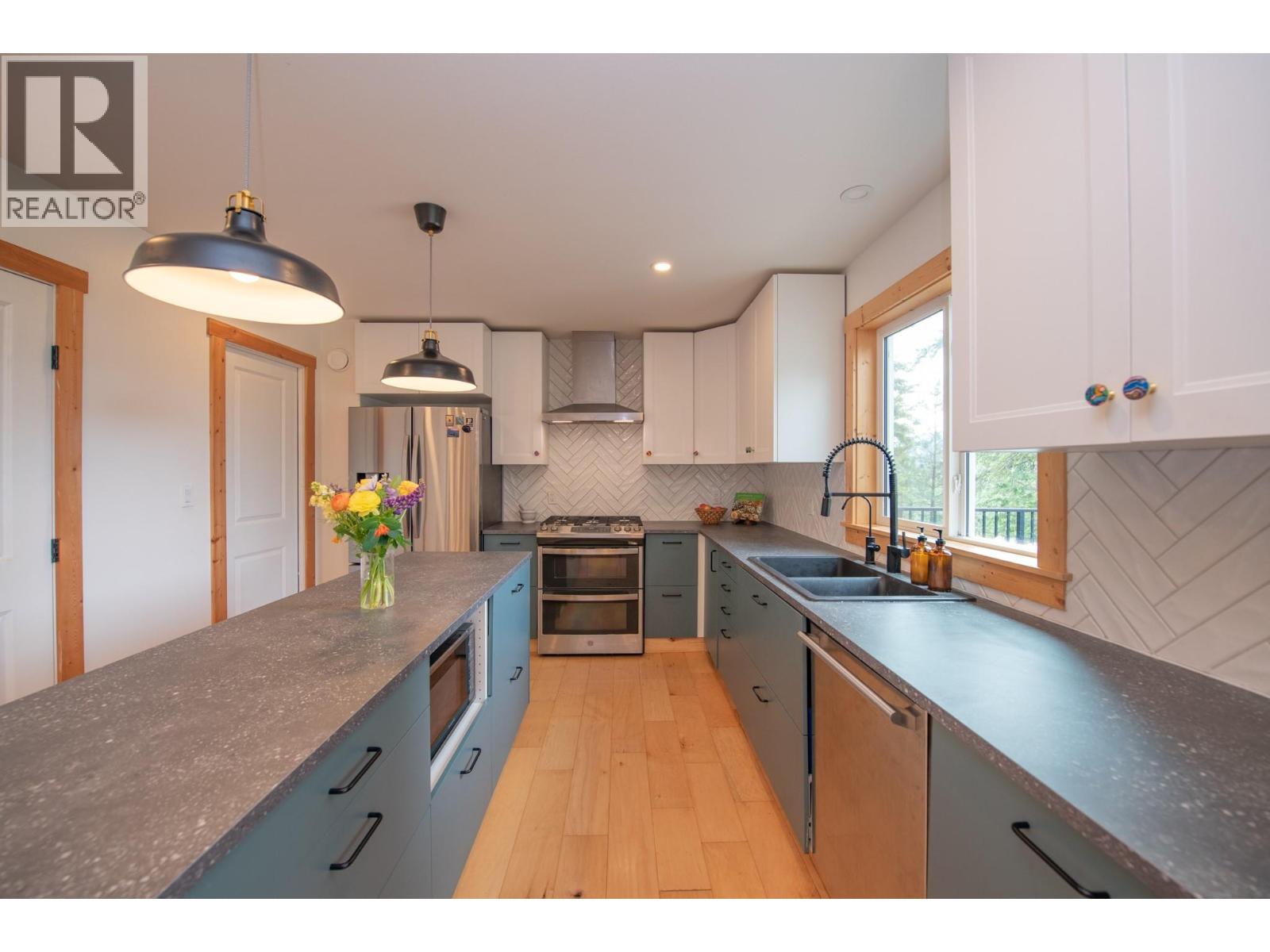 189 Rylin Road, Lumby, British Columbia  V0E 2G1 - Photo 14 - 10389839