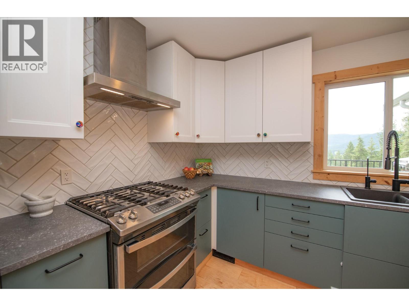 189 Rylin Road, Lumby, British Columbia  V0E 2G1 - Photo 16 - 10389839