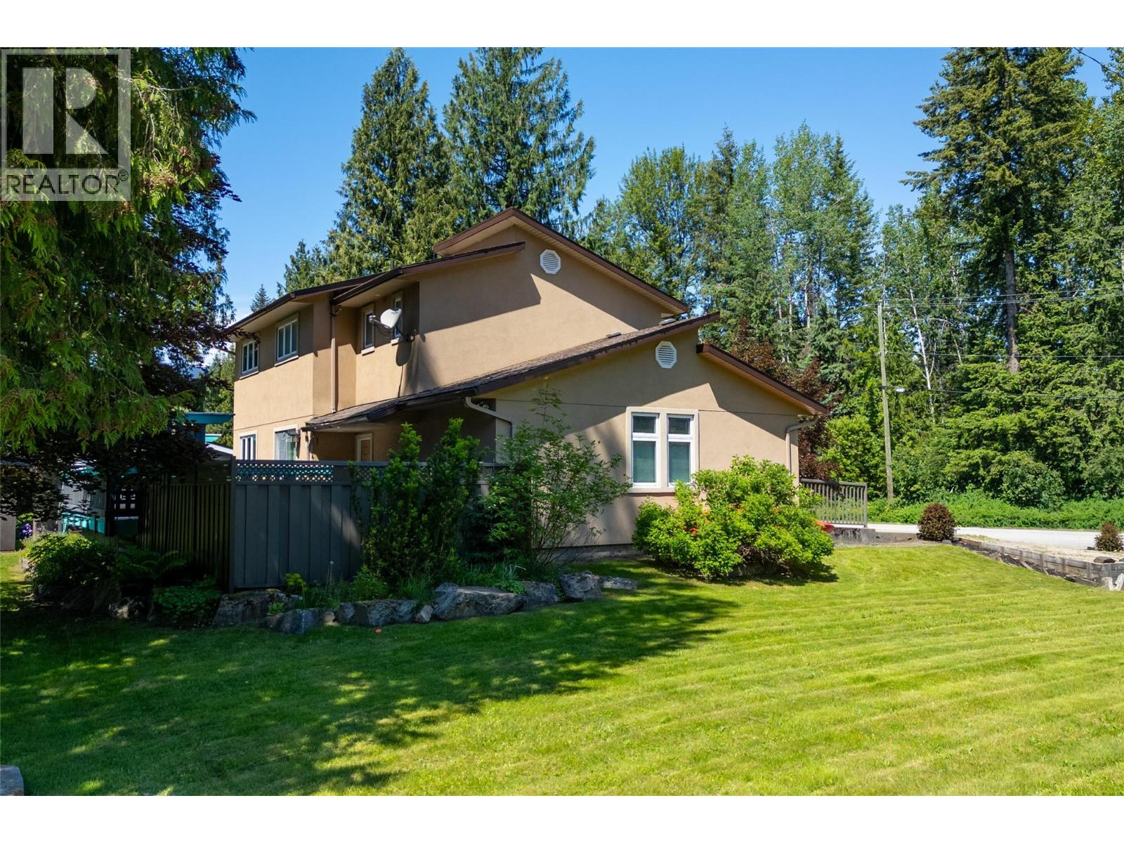 1473 Arrow Drive, Revelstoke, British Columbia  V0E 2S1 - Photo 3 - 10389821