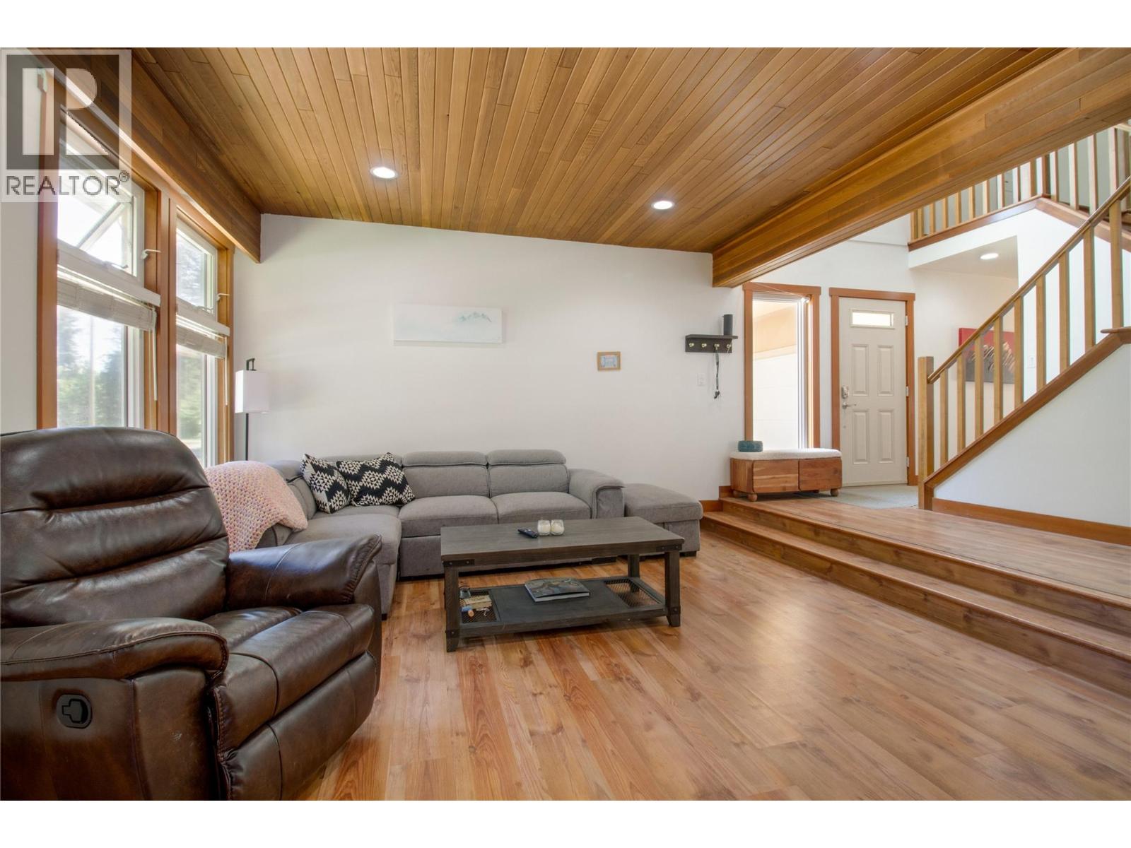 1473 Arrow Drive, Revelstoke, British Columbia  V0E 2S1 - Photo 6 - 10389821