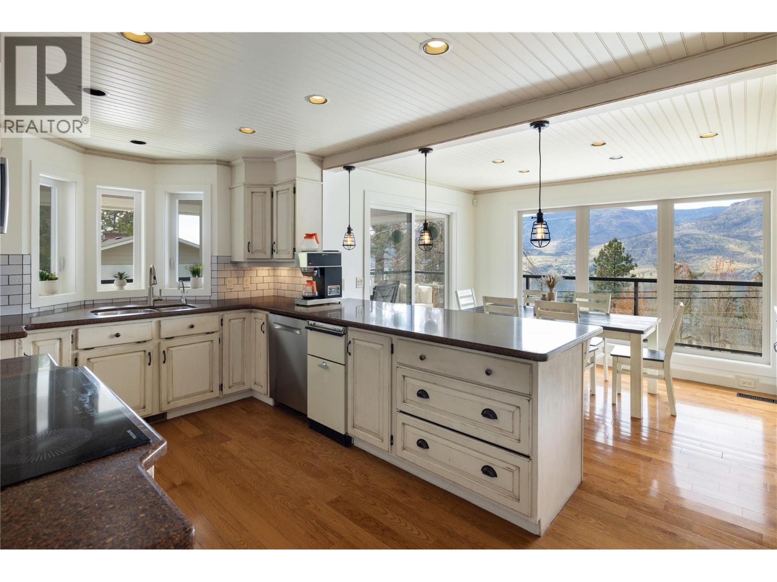 277 Clifton Road N, Kelowna, British Columbia  V1V 1N3 - Photo 3 - 10389802