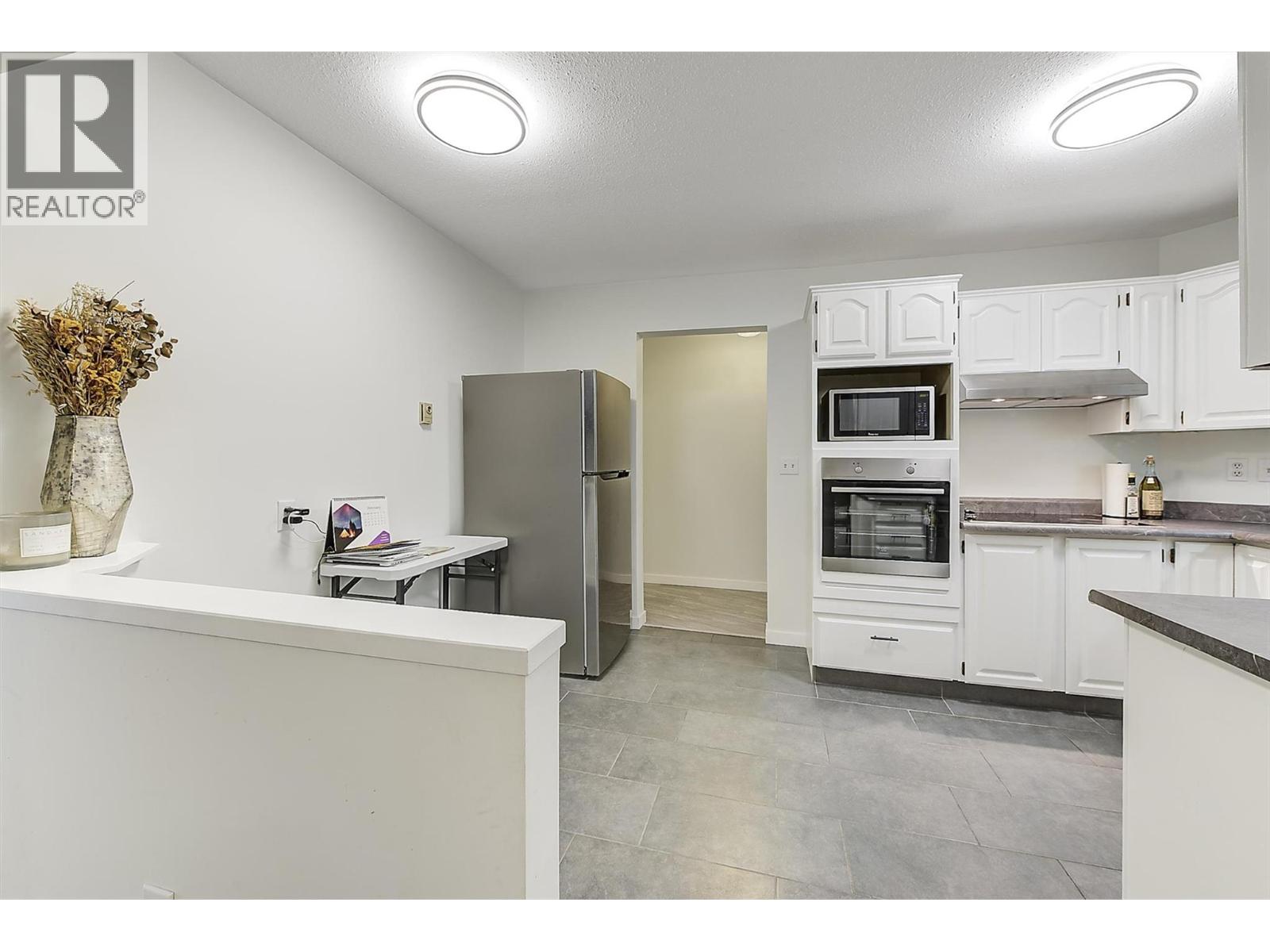 1534 Lawrence Avenue Unit# 203, Kelowna, British Columbia  V1Y 6M8 - Photo 8 - 10389941