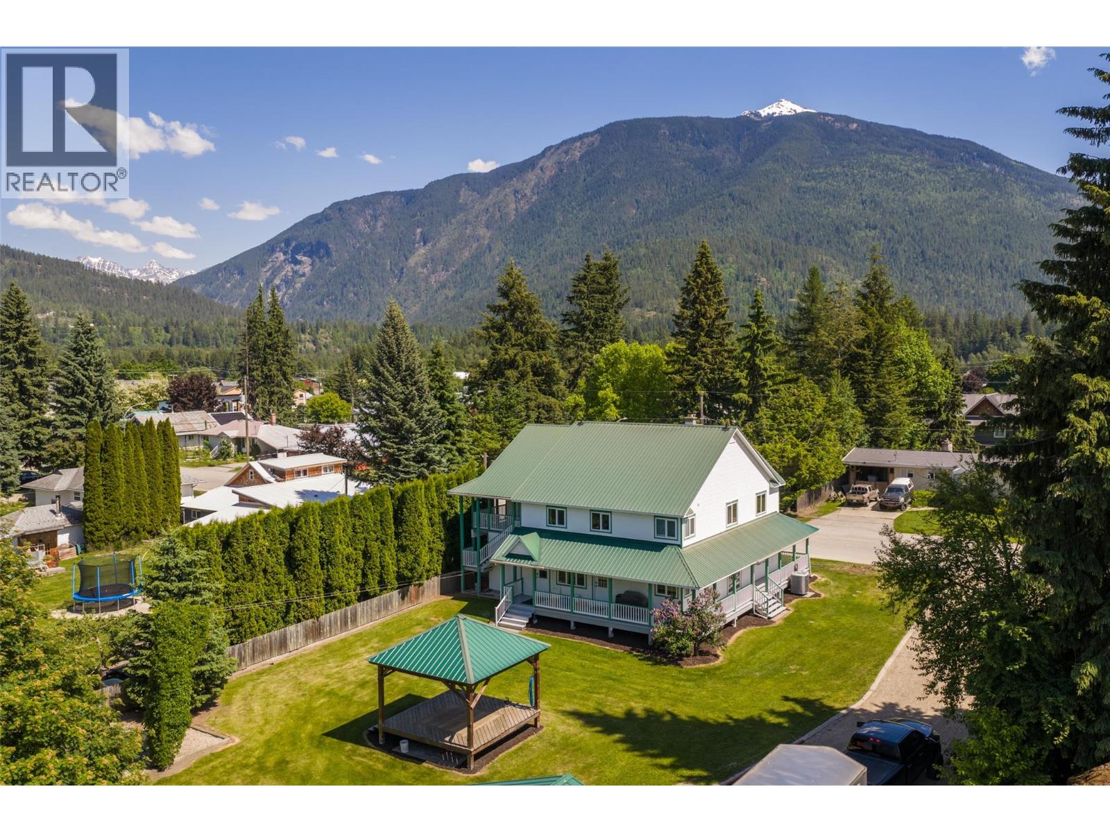 701 Edward Street, Revelstoke, British Columbia  V0E 2S1 - Photo 2 - 10389608