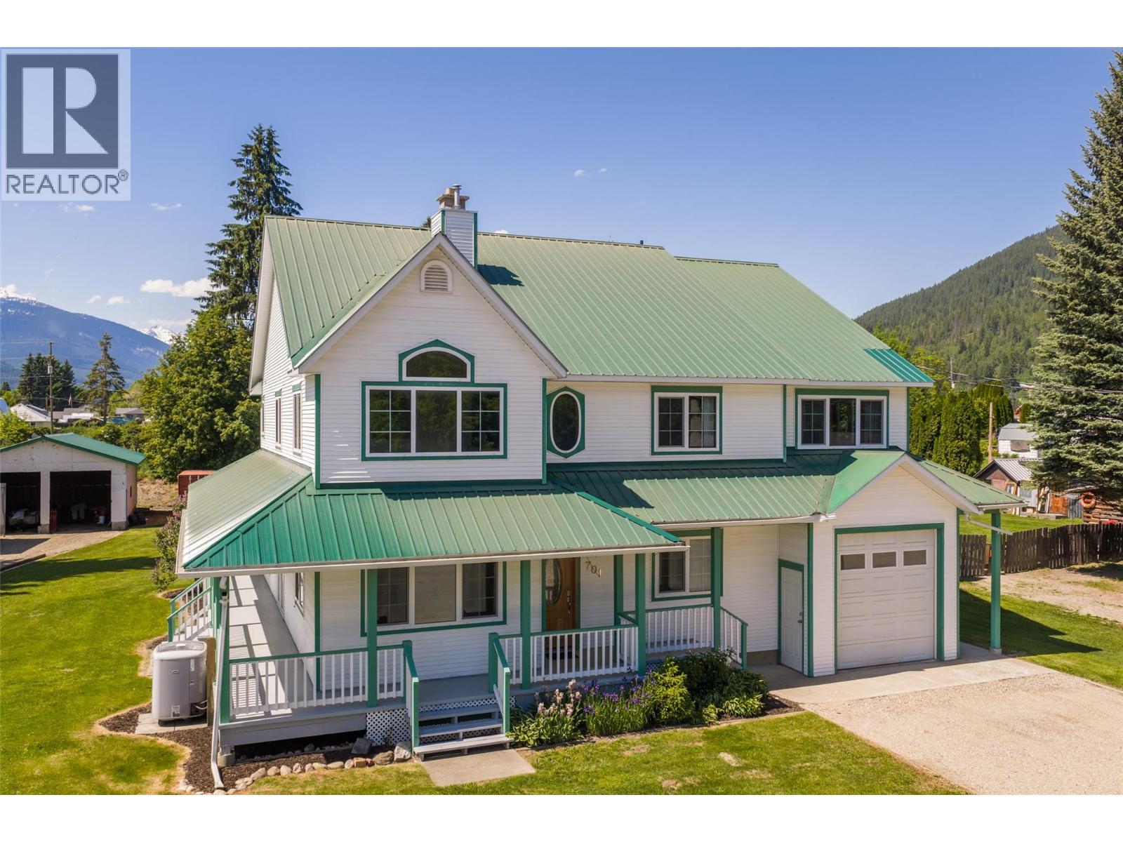 701 Edward Street, Revelstoke, British Columbia  V0E 2S1 - Photo 5 - 10389608