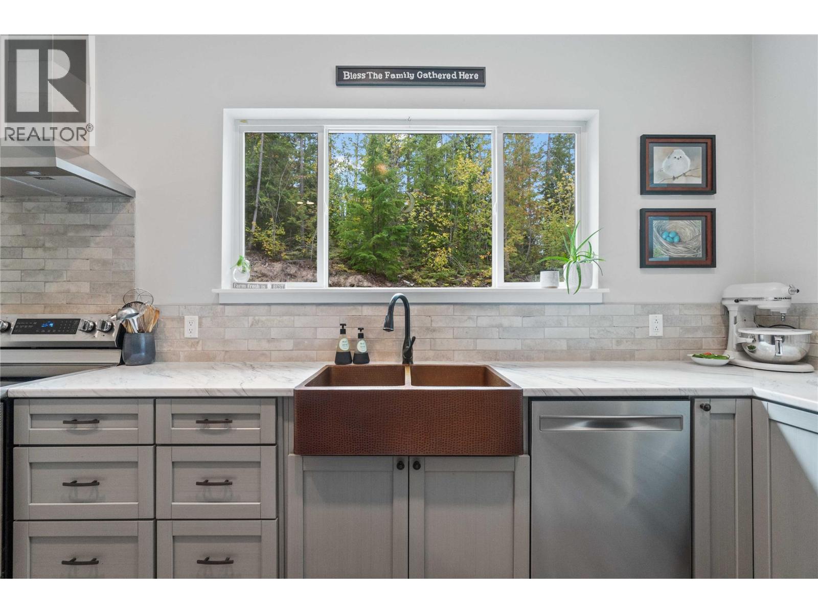 4920 Ivy Road, Eagle Bay, British Columbia  V0E 1T0 - Photo 5 - 10325224